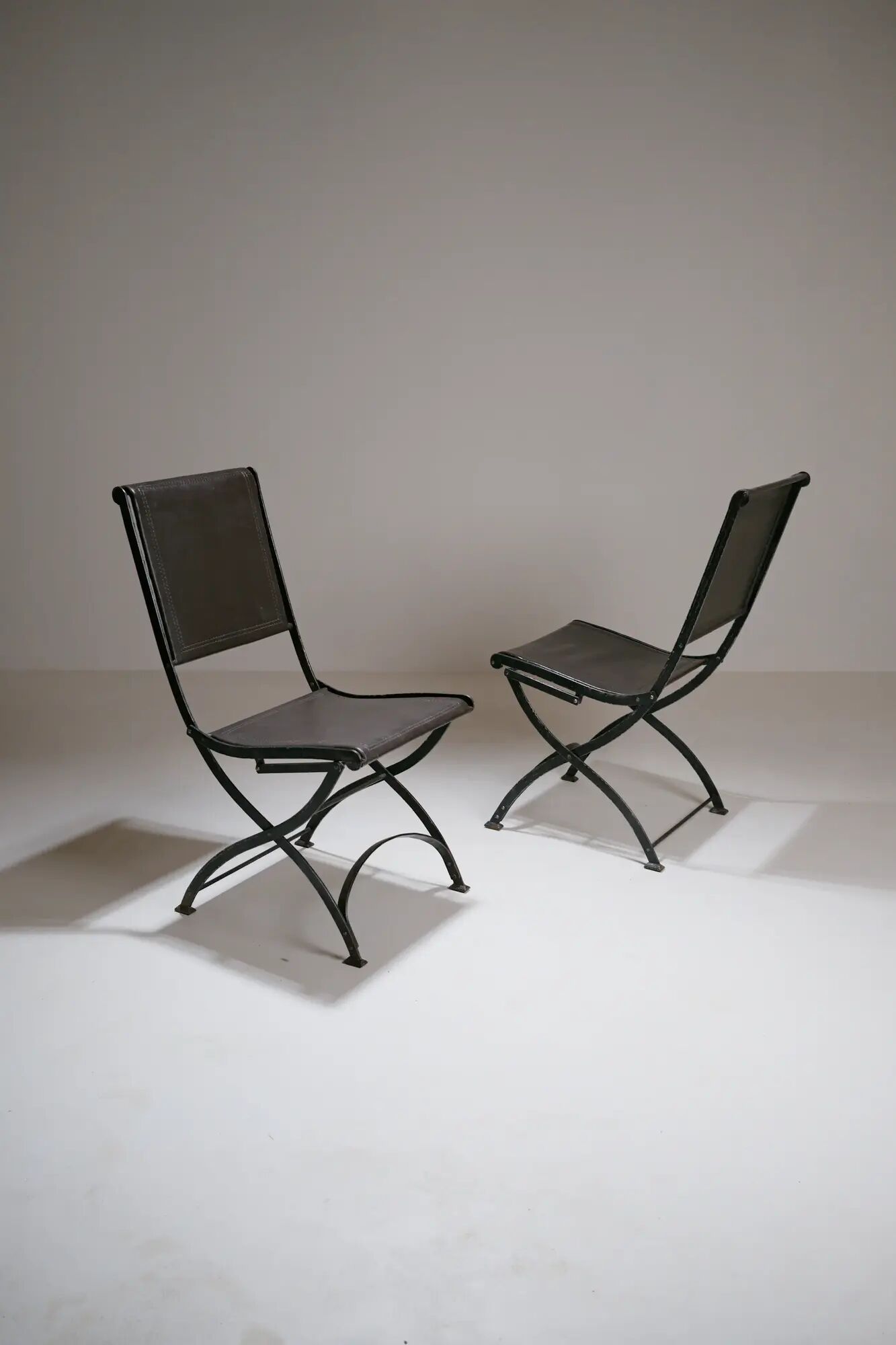 Foldable chair in wrought iron and leather. c. 1950