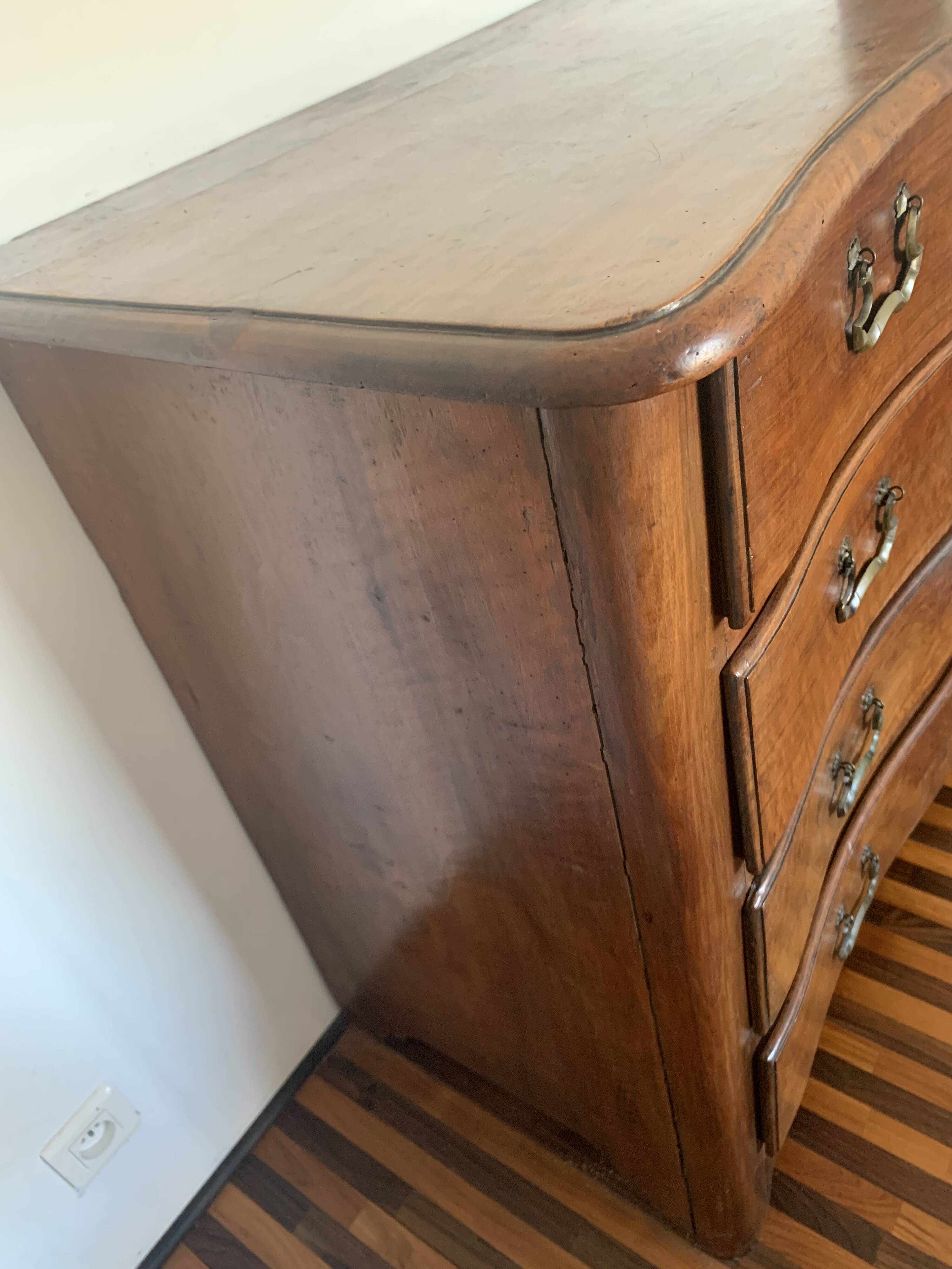 Antique curved commode in solid wood in the Louis XV style – 4 drawers