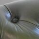 Magnifique fauteuil club en cuir de vachette verte de style anglais.