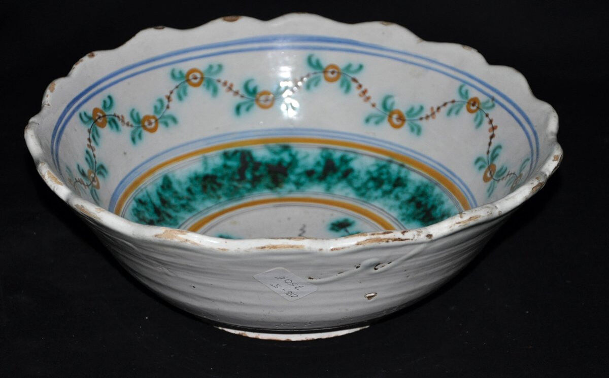 Nevers earthenware dish decorated with a Chinese pagoda, 18th century