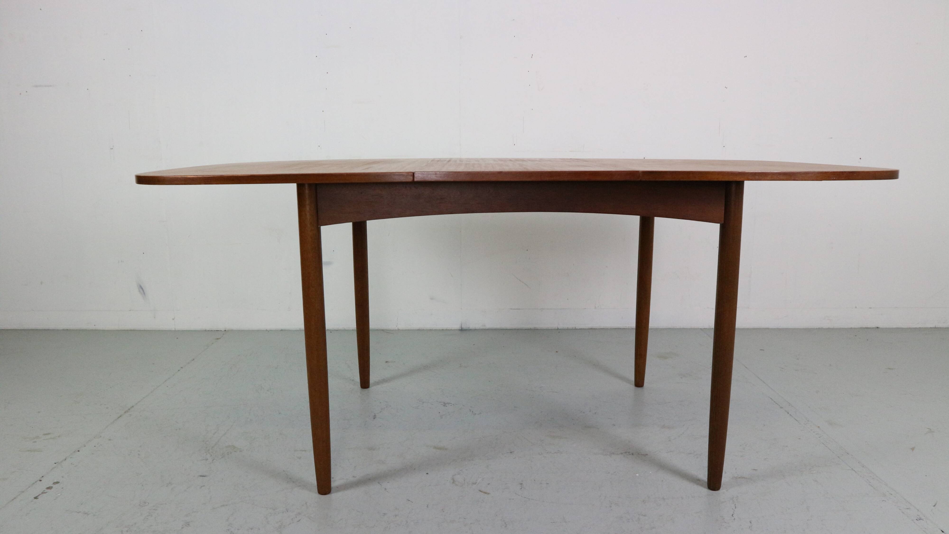 Mid- Century Modern Teak OvalExtendable Dinning Table By G Plan, 1960's