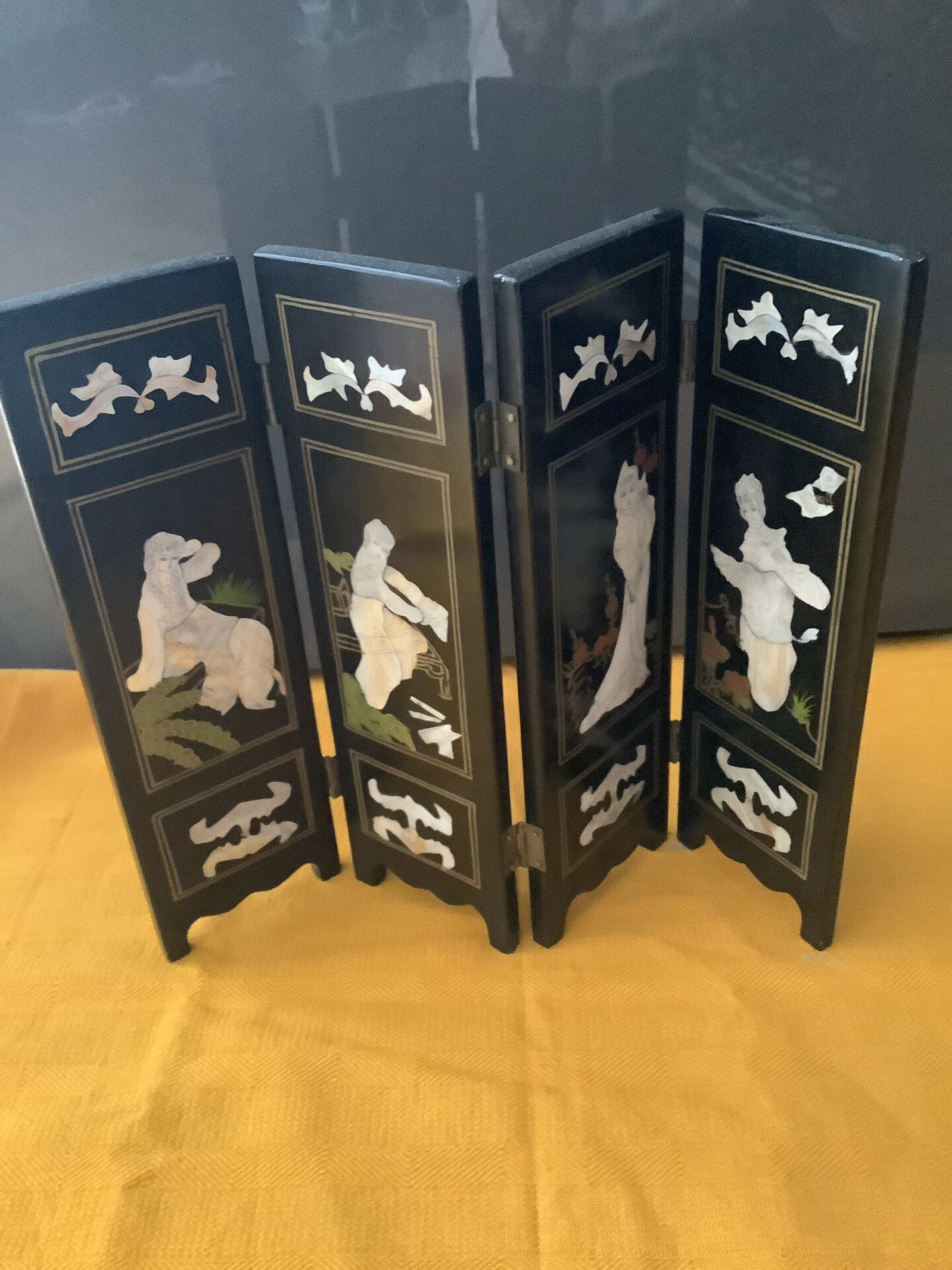 Mini Chinese folding screen Lacquered wood + inlays