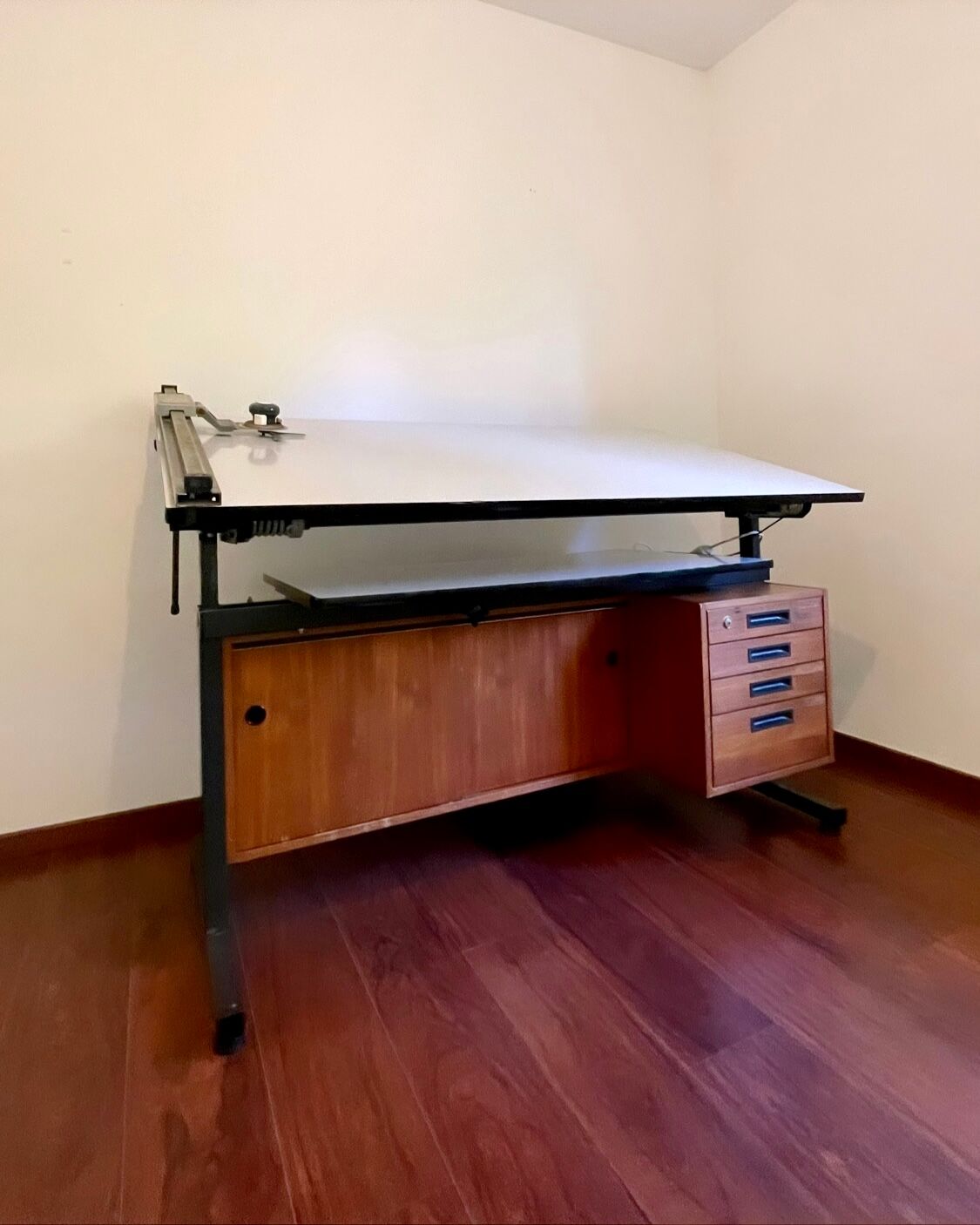 Architect office with Kulhmann pantograph