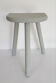 Tabouret de traite tripode en bois patiné