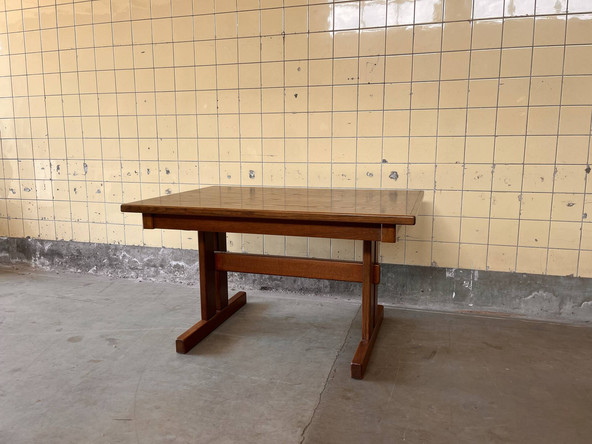 Table à manger en chêne danois