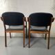 Paire de fauteuils en cuir et bois