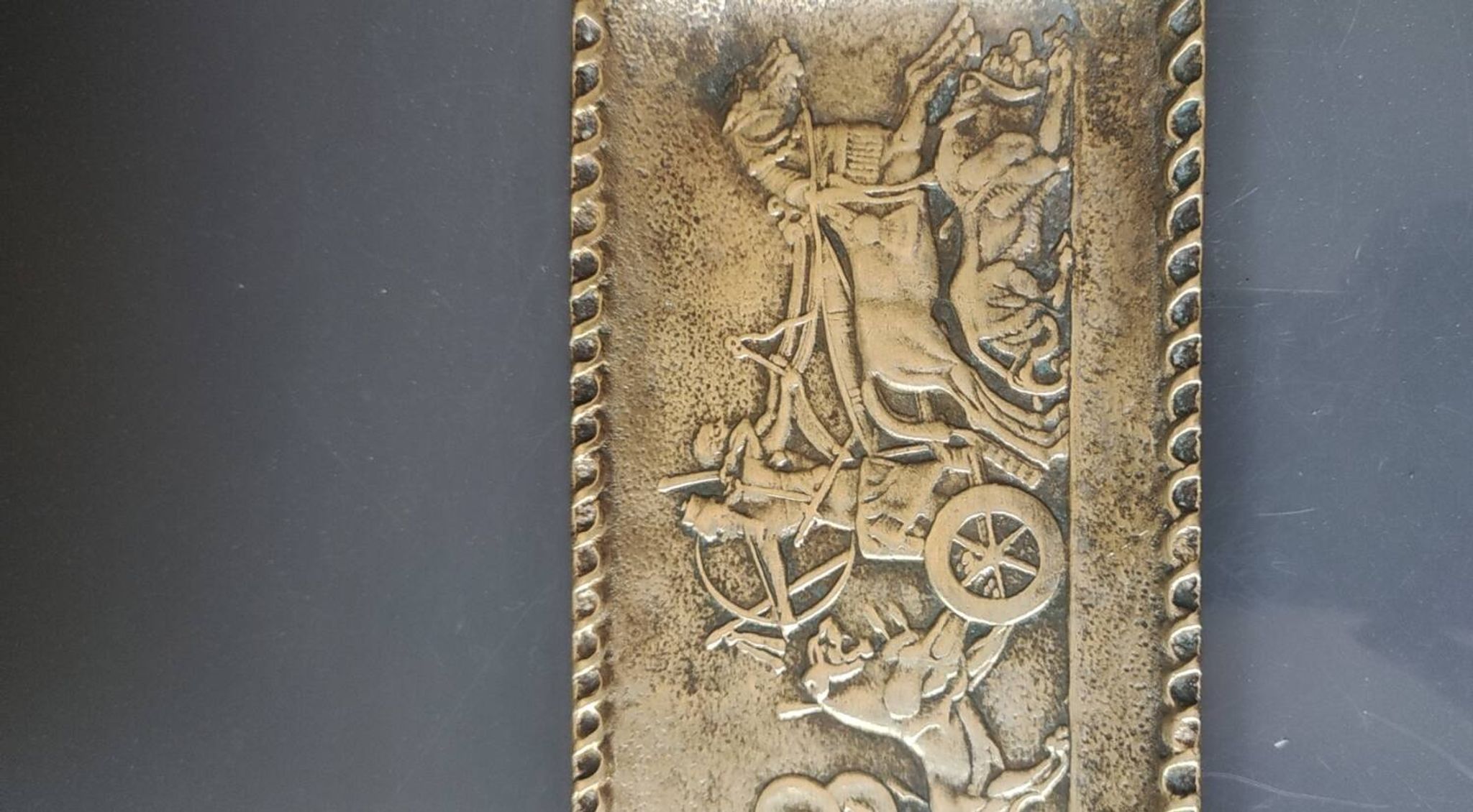 Bronze pocket tray signed Max Le Verrier. Antique scene. Dimensions 15 x 8 cm.