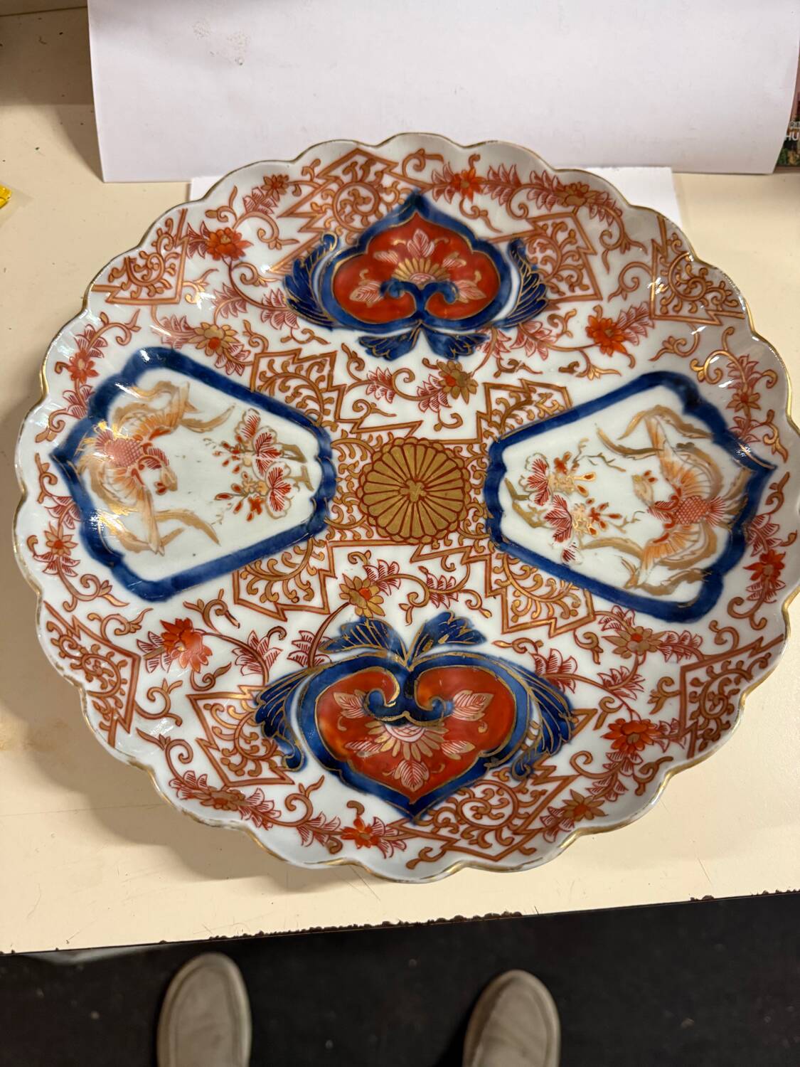 Plat rond en porcelaine Imari