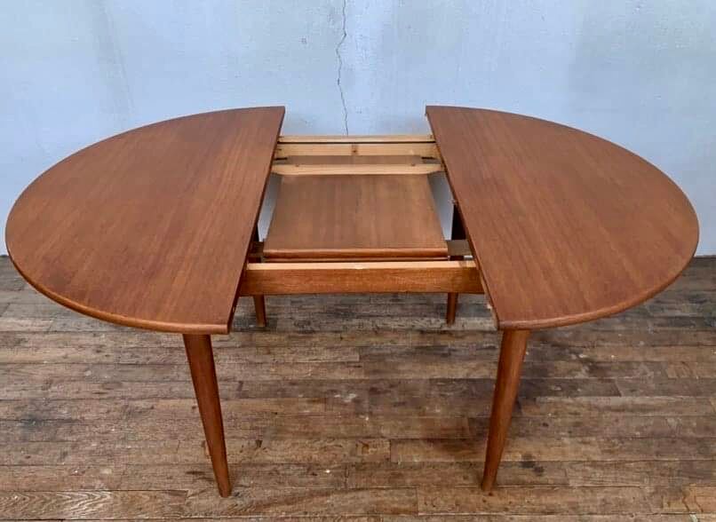 Vintage Round Table in Teak Diameter 110 with butterfly extension