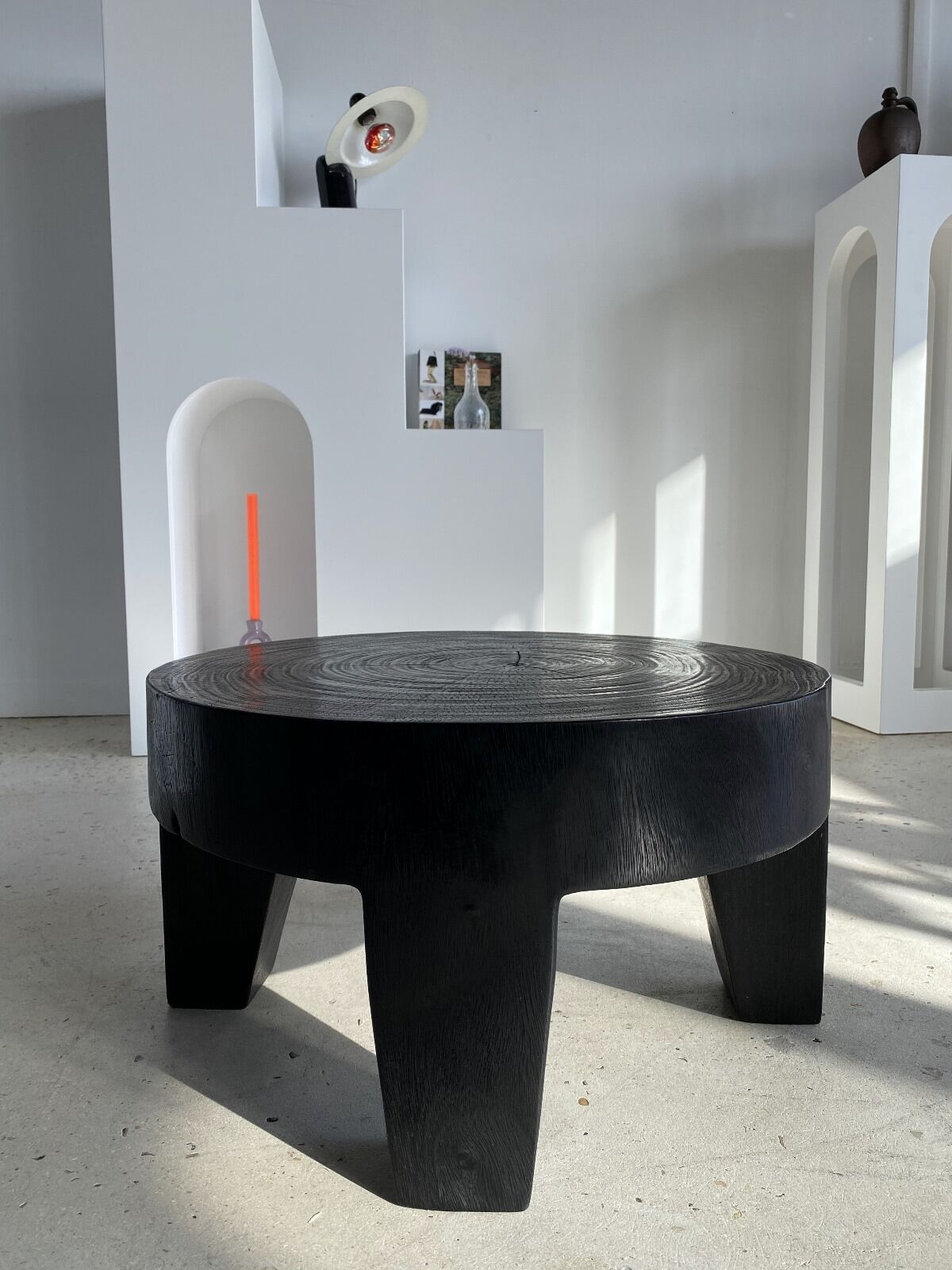 Coffee table en bois massif monoxyle noir