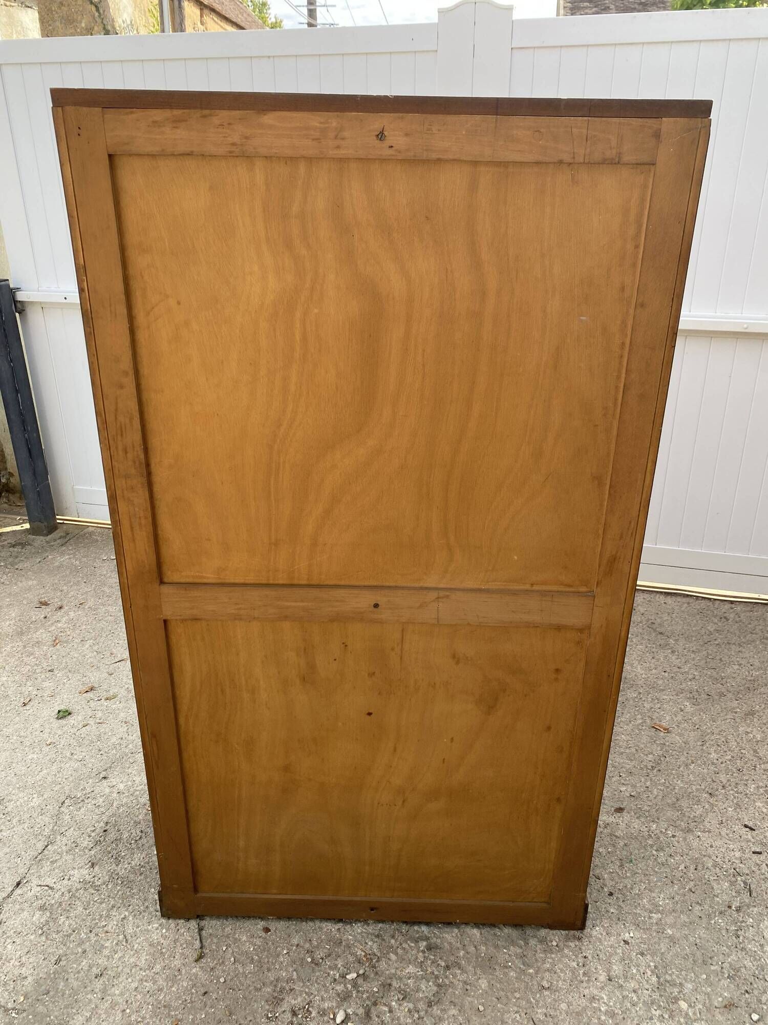 Double-column oak filing cabinet with curtains, 50.