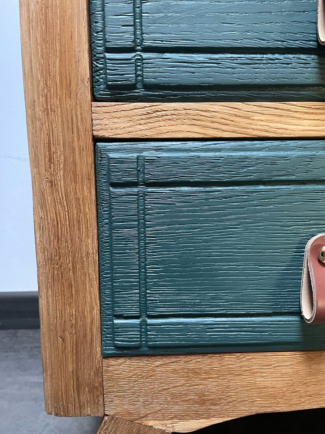Chest of drawers in chene
