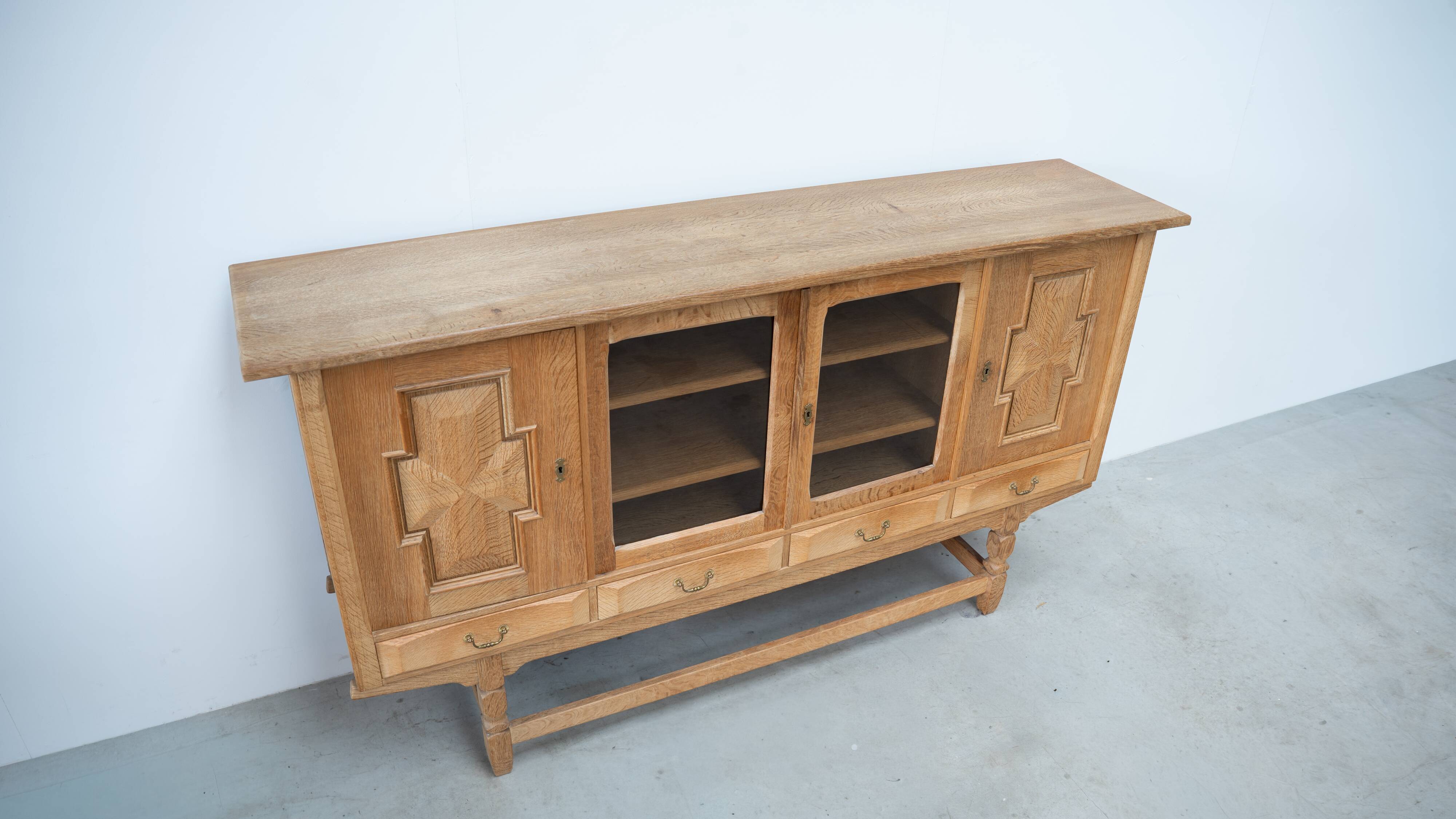 Buffet haut en chêne scandinave par Kjaernulf
