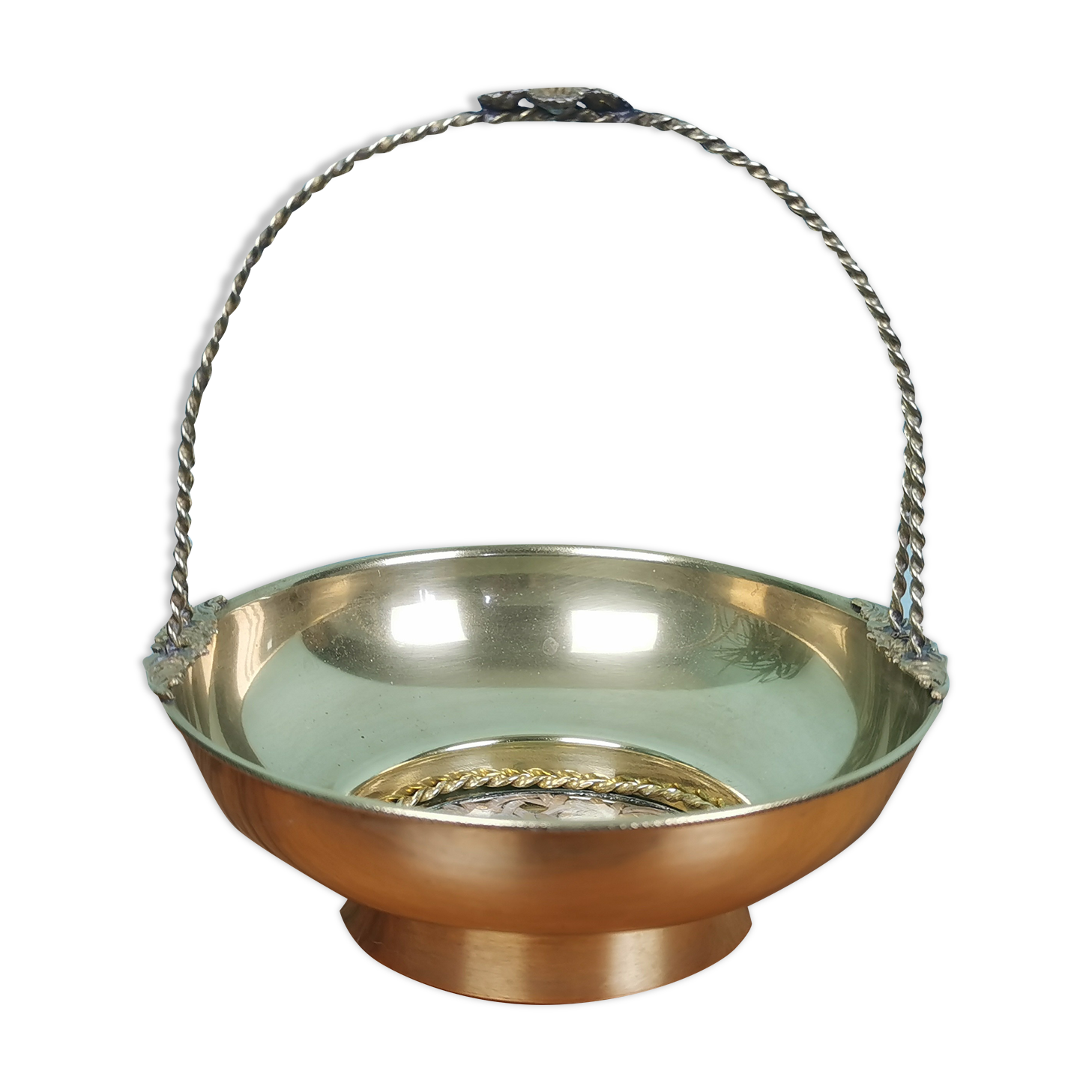 Empty basket brass pocket