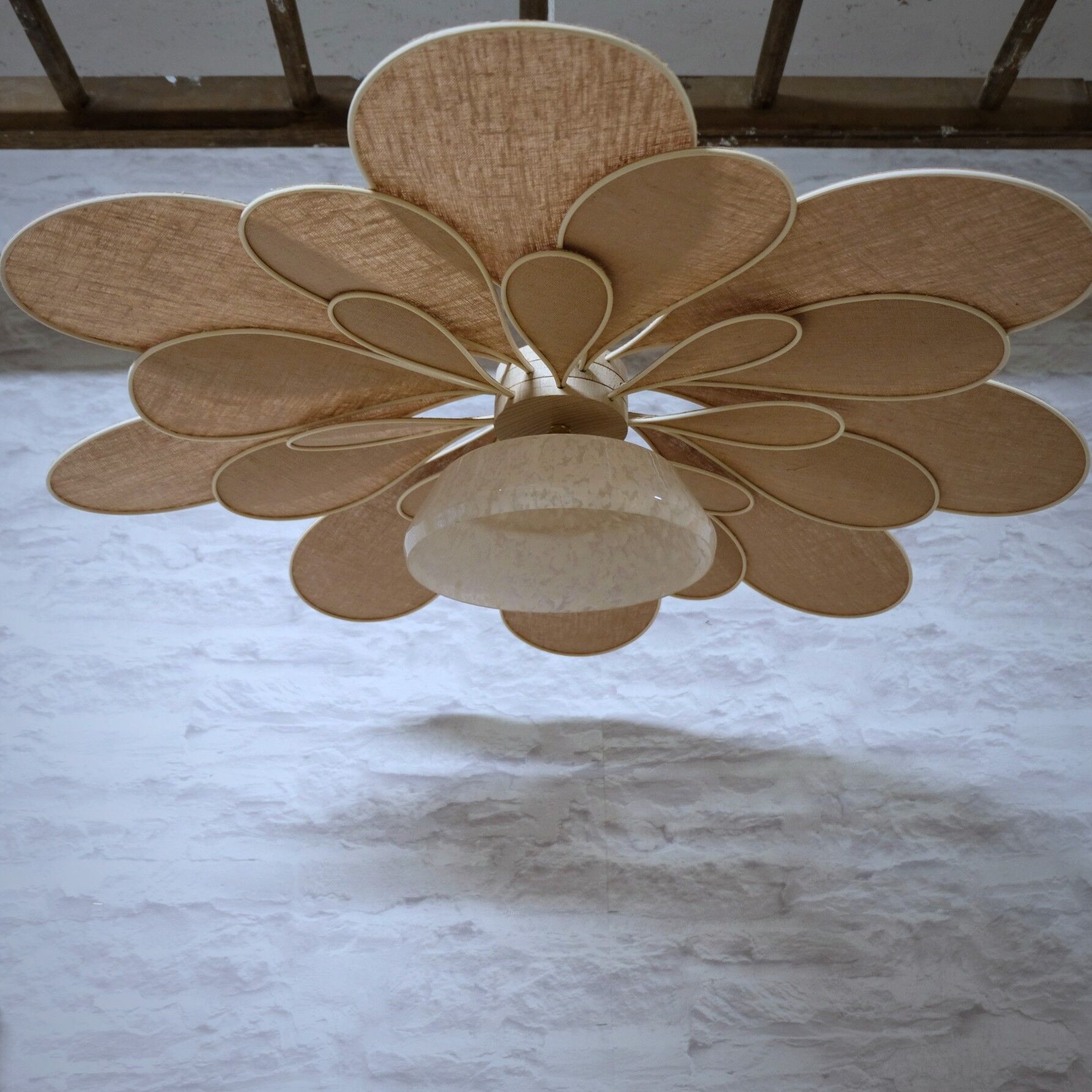 Suspension glass globe of Clichy and linen and rattan petals