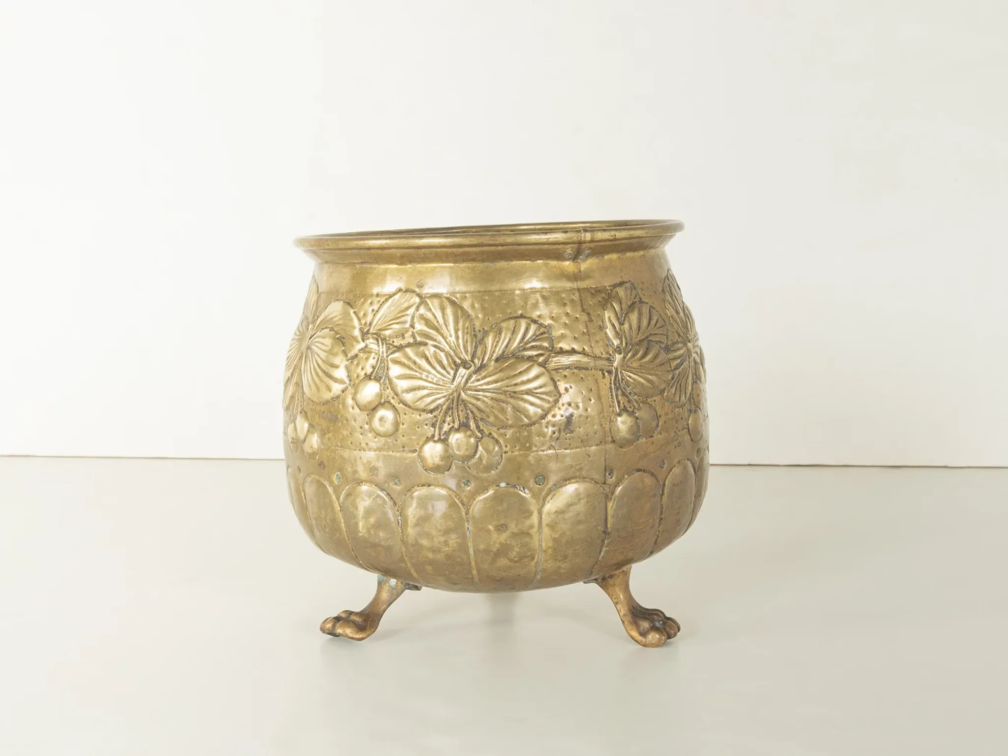 Victorian vessel with relief, around 1860