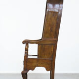 Chaise d'agnelage anglaise ancienne à capuchon du XVIIIe siècle, de forme particulière.