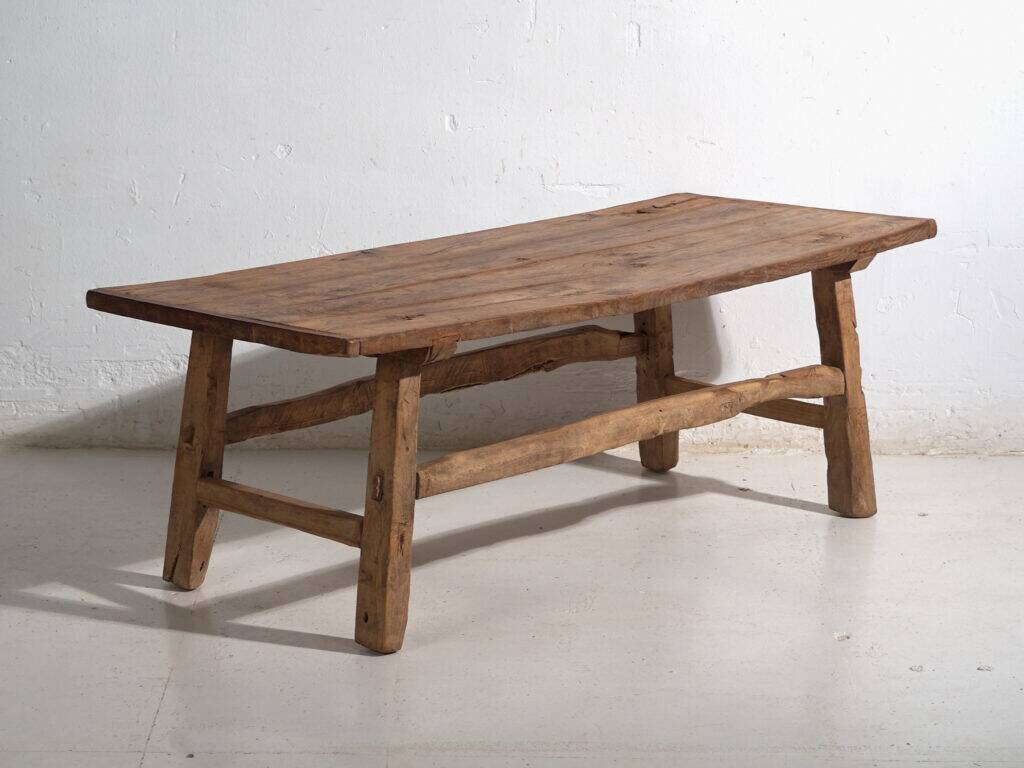 Table basse ancienne en bois de pin – Chine, circa 1930