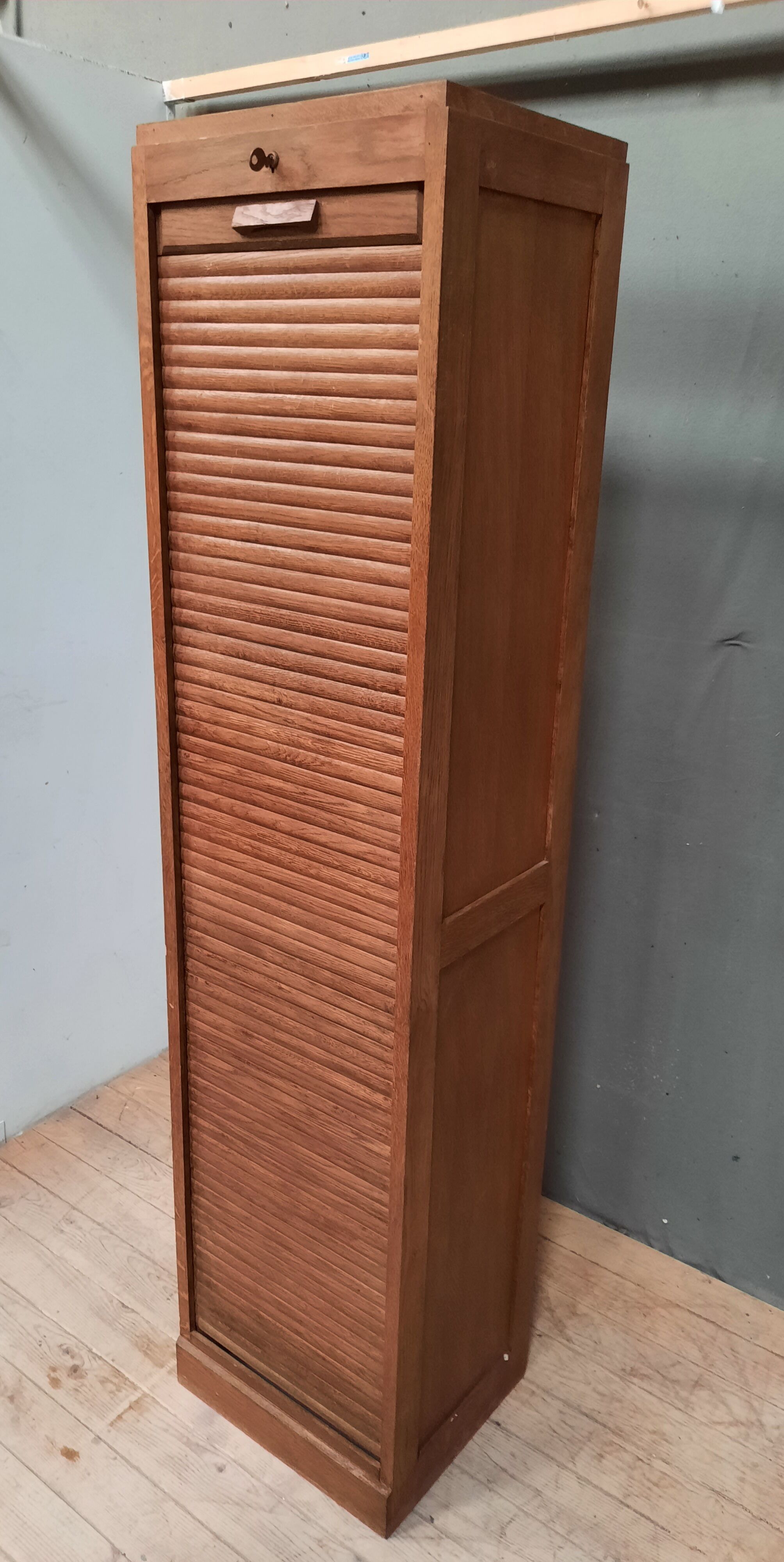 Oak curtain binder