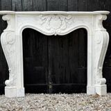 Cheminée de style Louis XV en marbre de Carrare vers 1980
