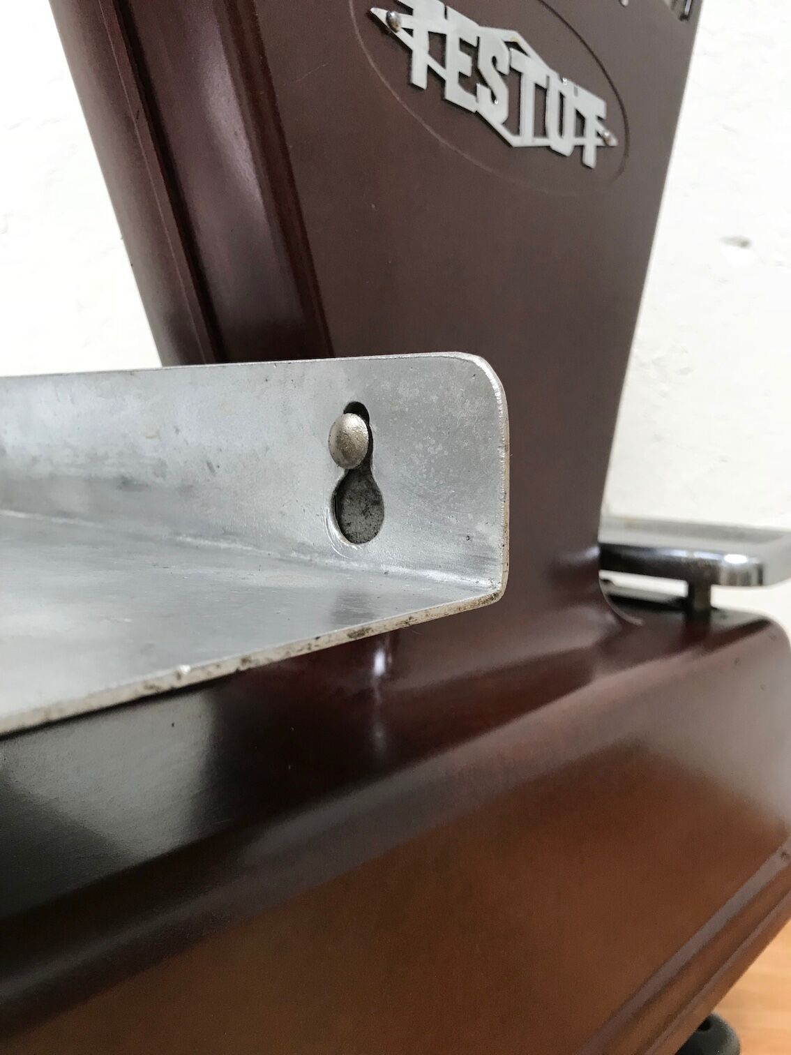 Testut kitchen scale in bakelite