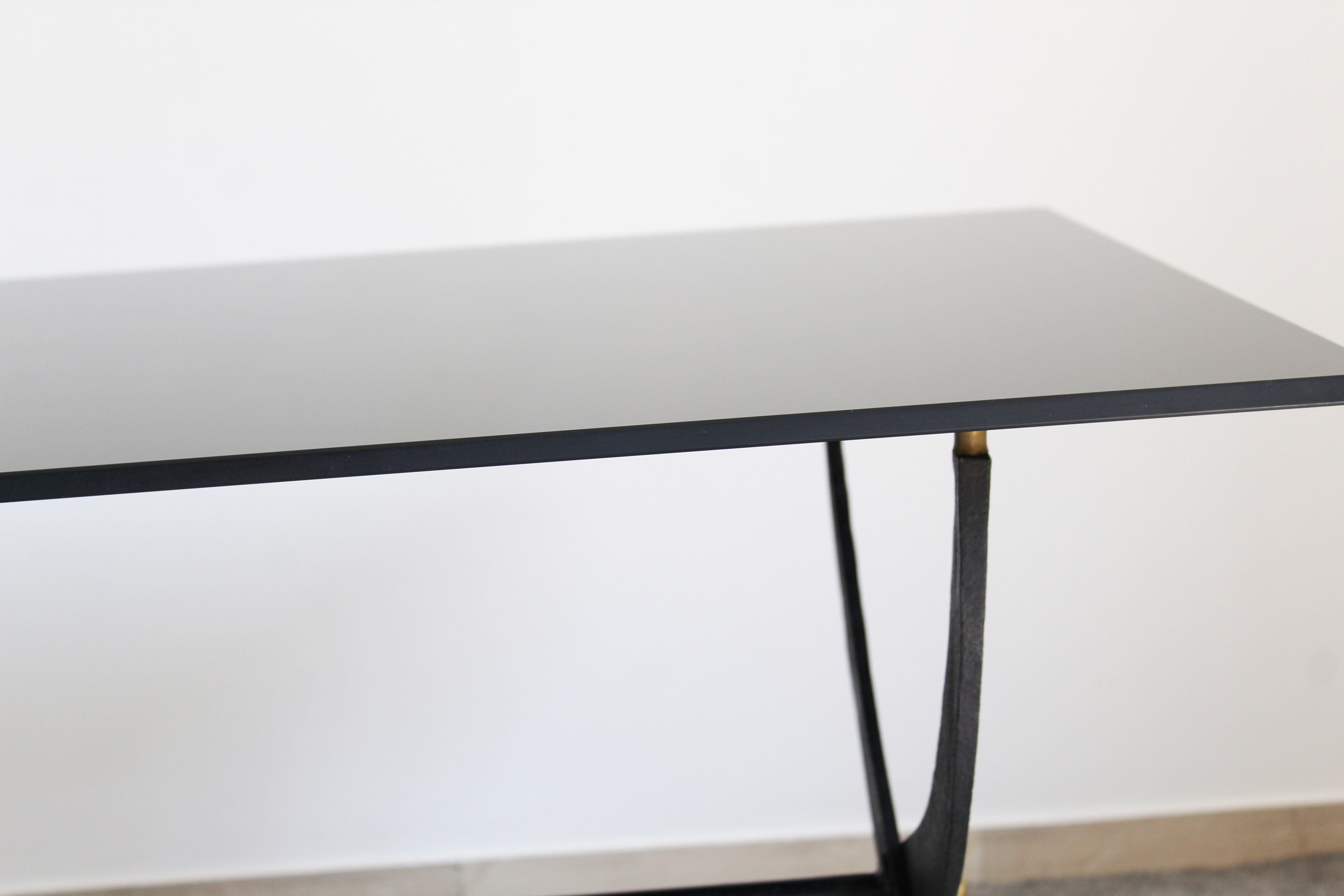 Wrought iron table with black lacquered glass, Italia 1970s