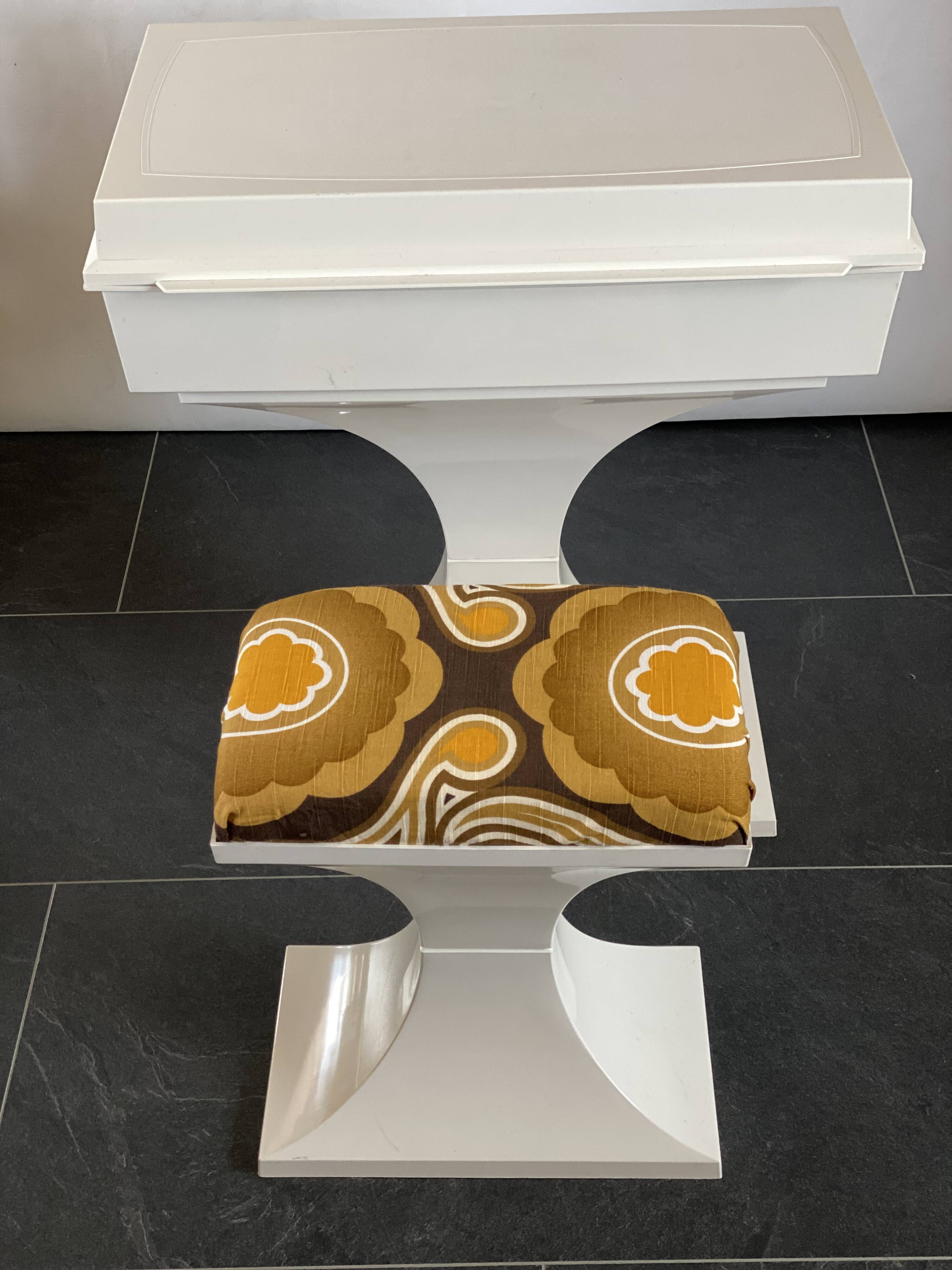 Coiffeuse et tabouret Space Age par Prisunic