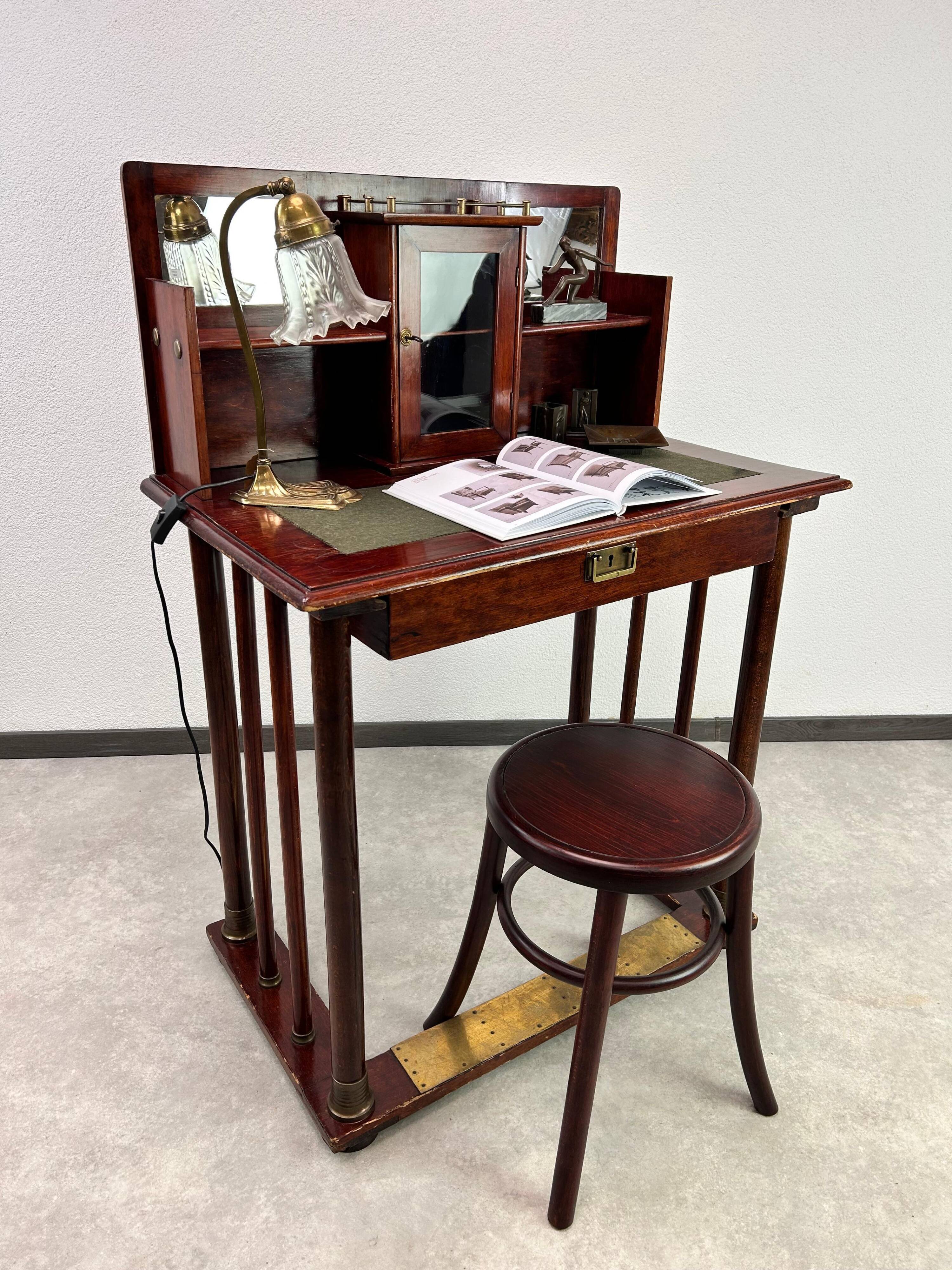 Small writing table secession