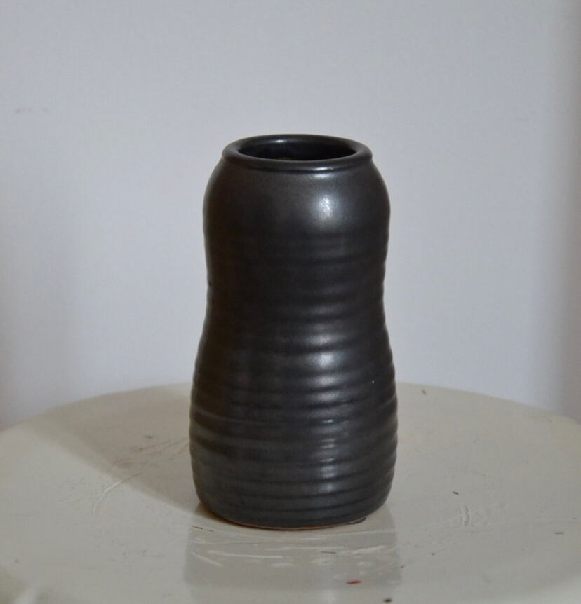 Matte black vase Japandi style - minimalist
