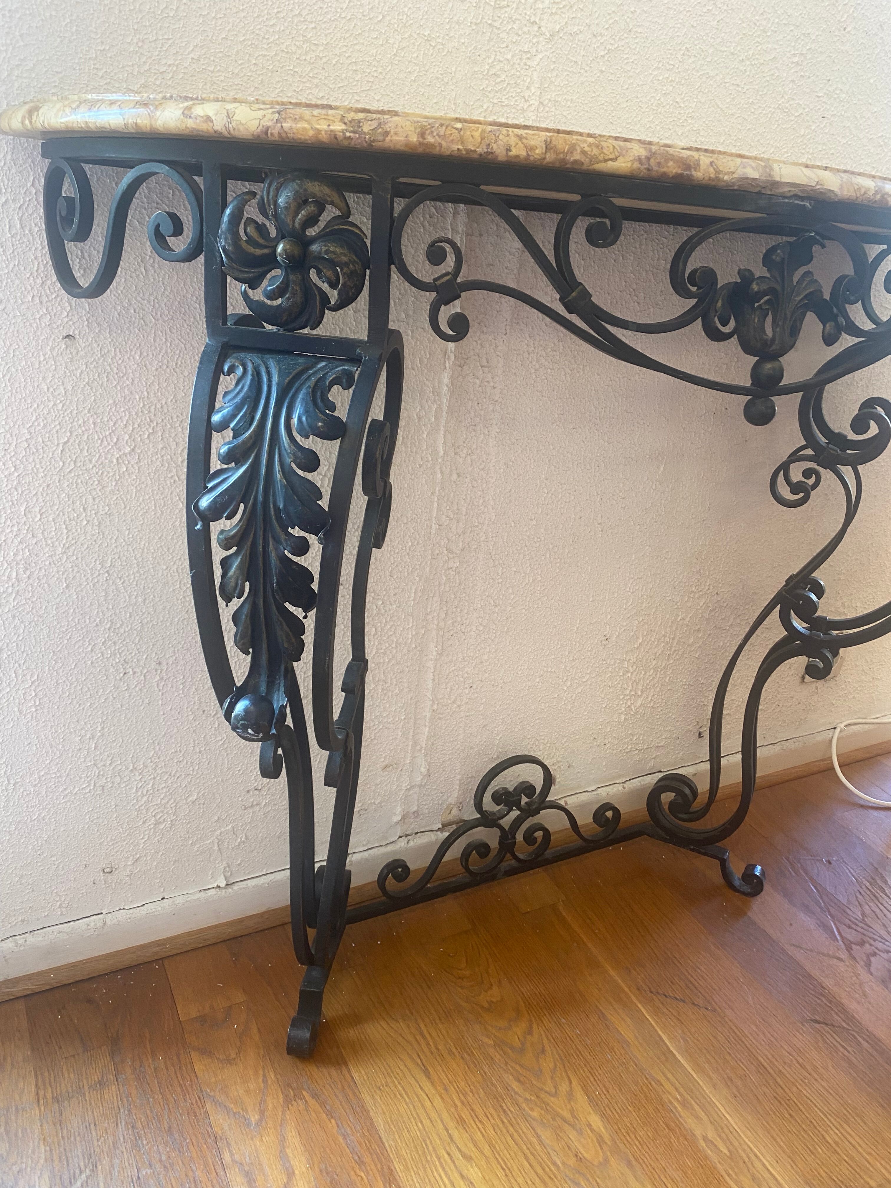 Console en fer forgé de style Louis XV, avec son marbre
