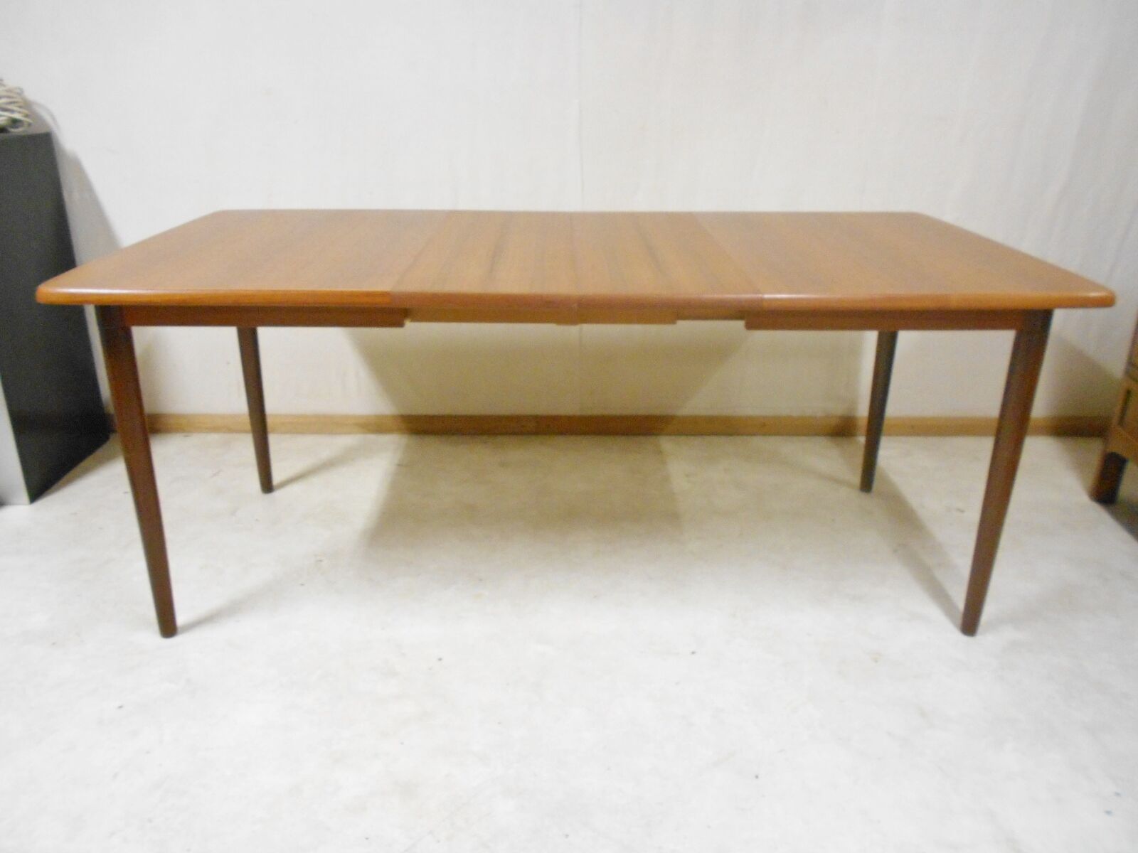 Scandinavian teak expandable table