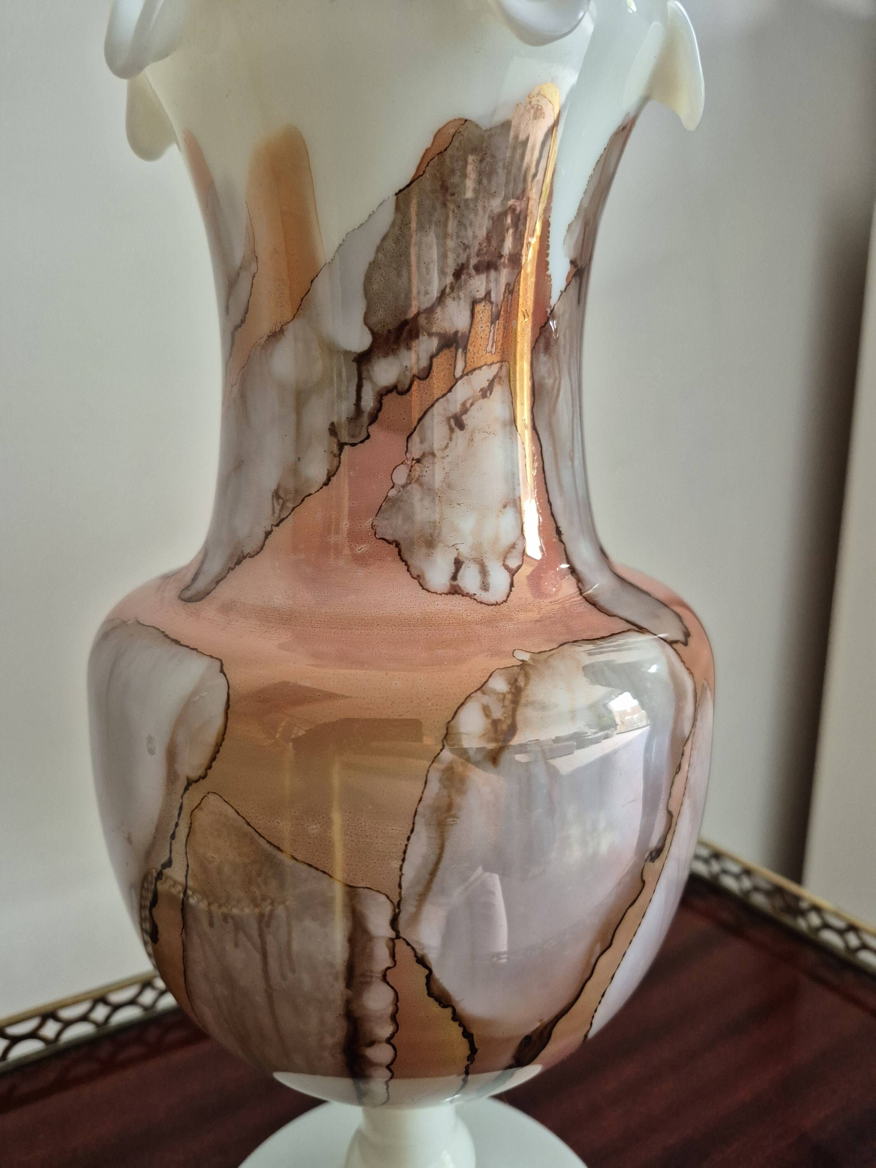 Vintage footed vase in white opaline, marbled/marble effect decoration from the 60s.