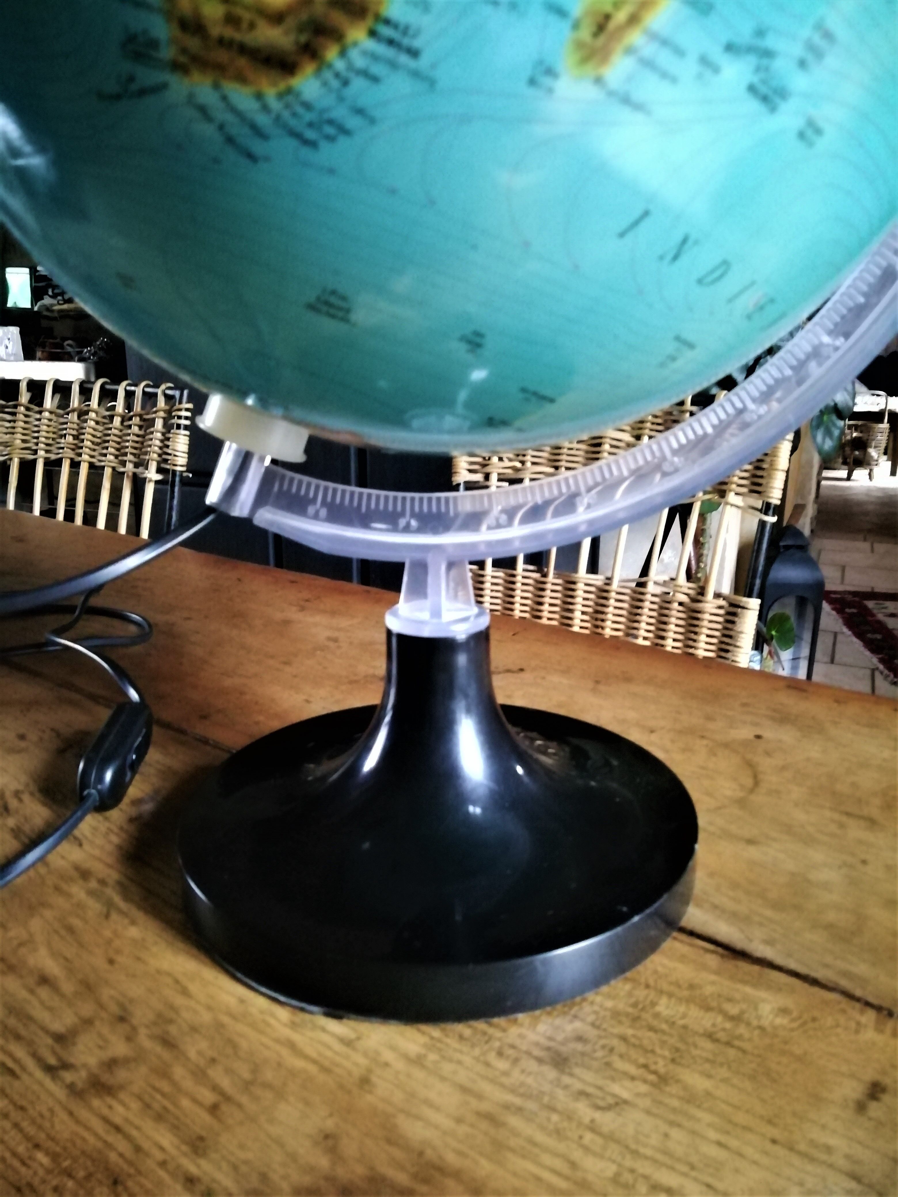 Bright globe of the 1970s