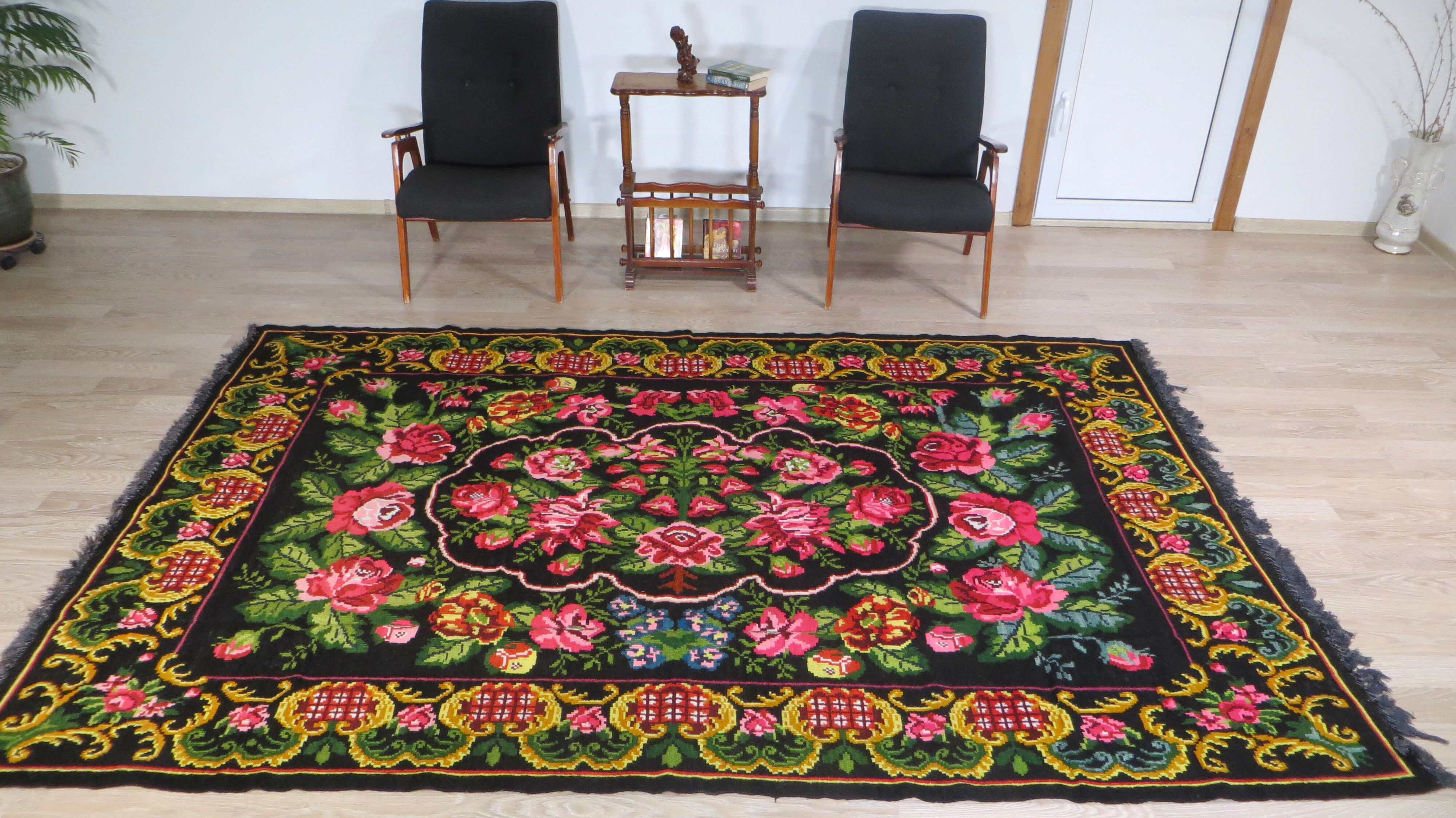 Moldovan carpet 185cm x 283cm