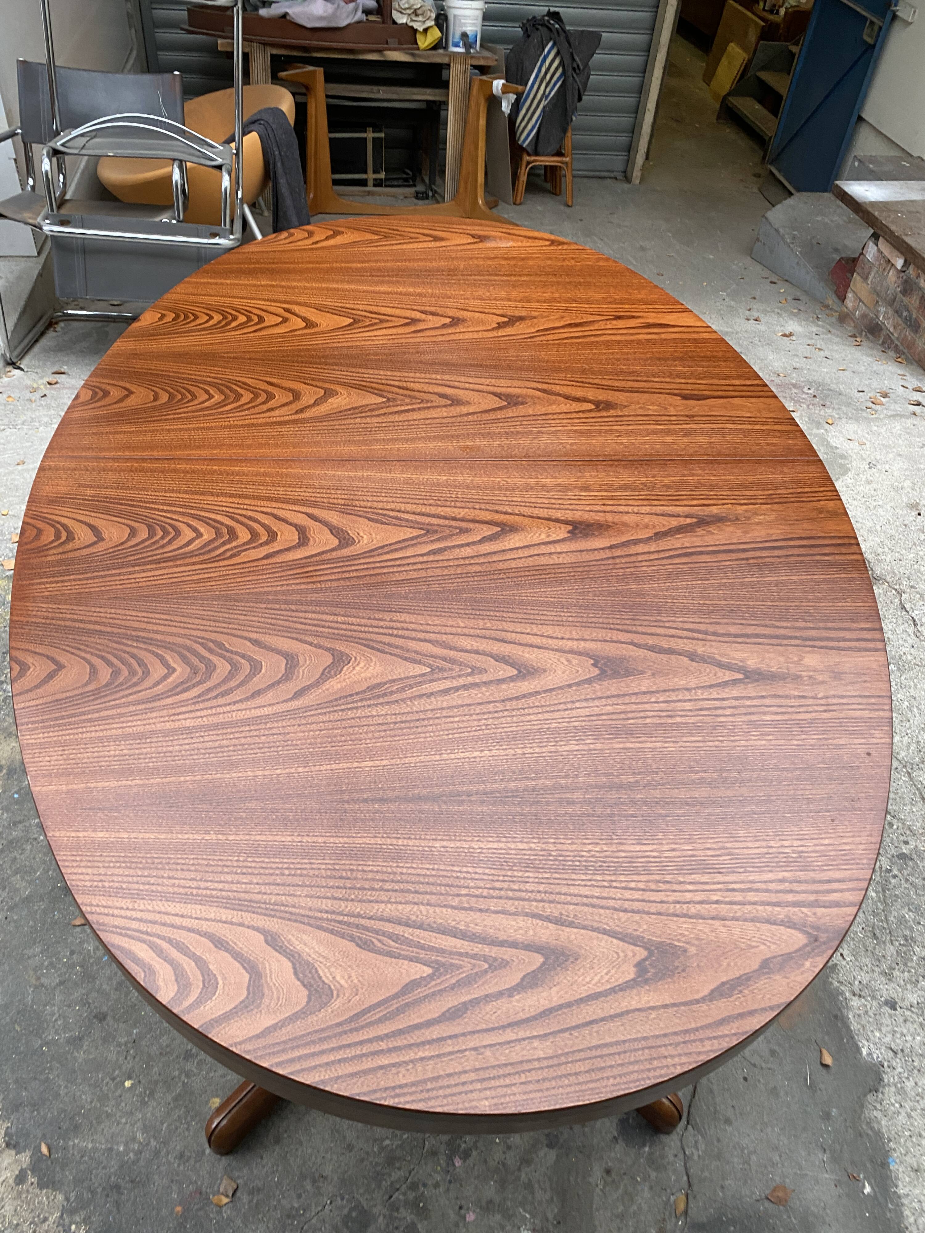 Baumann dining table