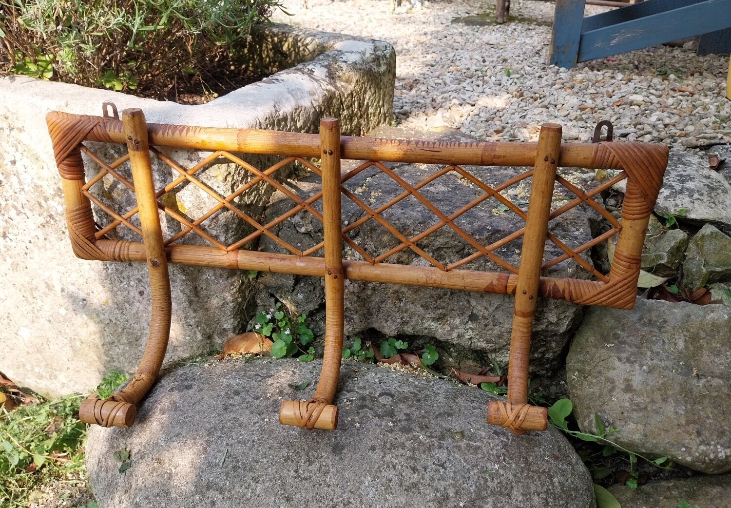 Porte manteau mural en rotin