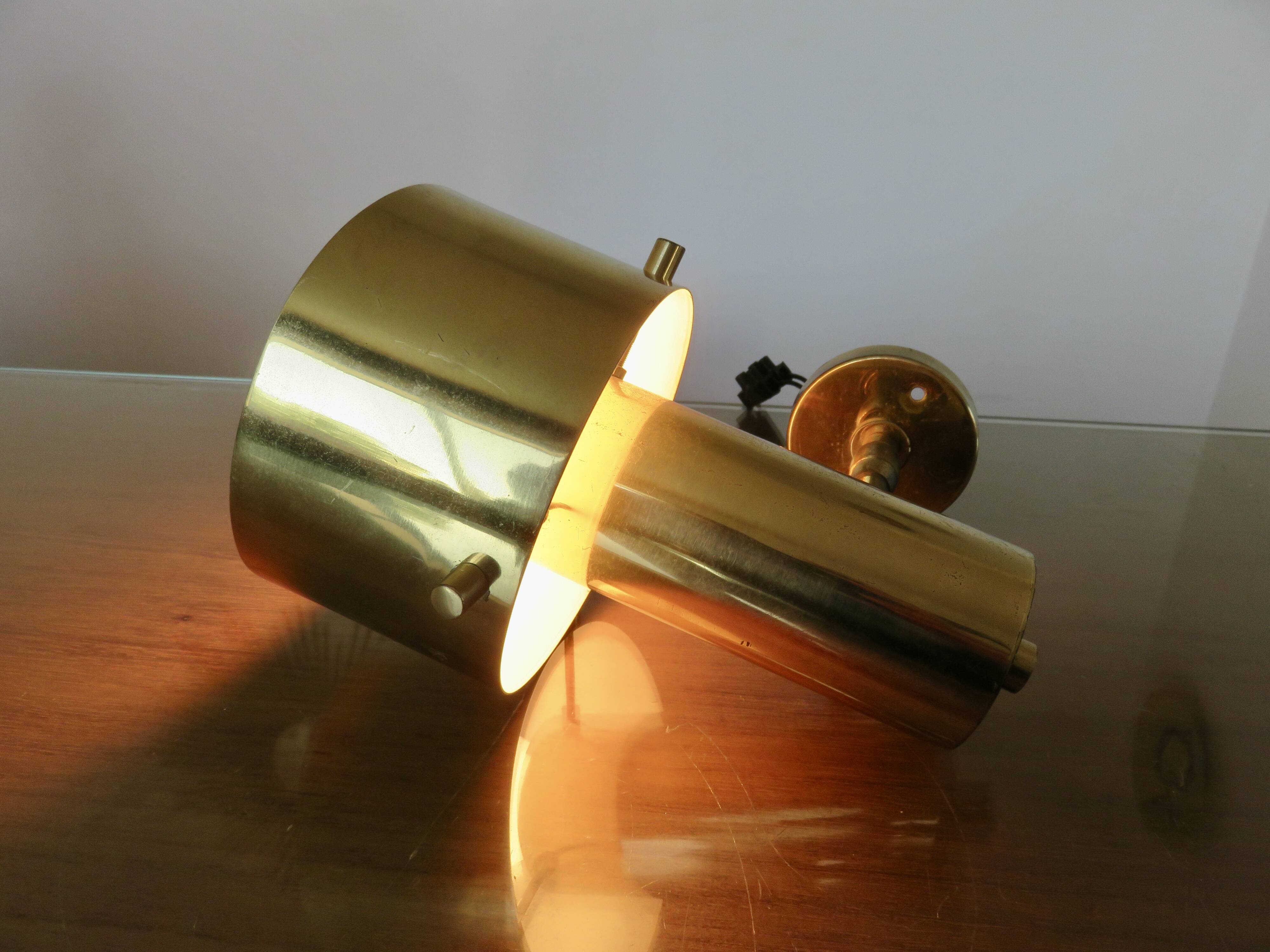 Jo Hammerborg wall lamp in brass, Denmark, 1970s.