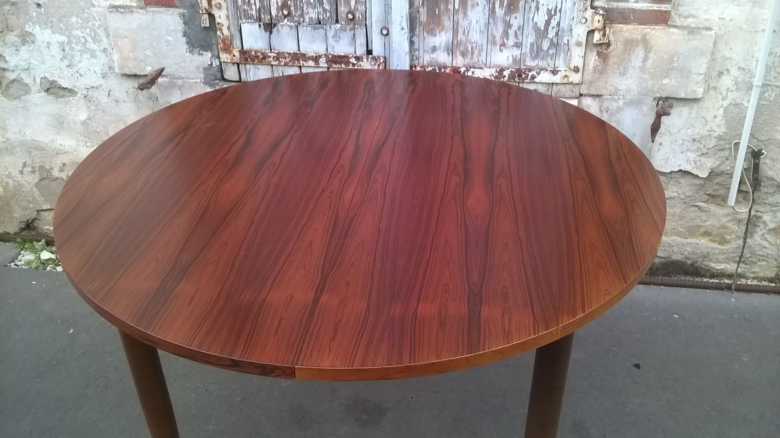 Rosewood stretch table