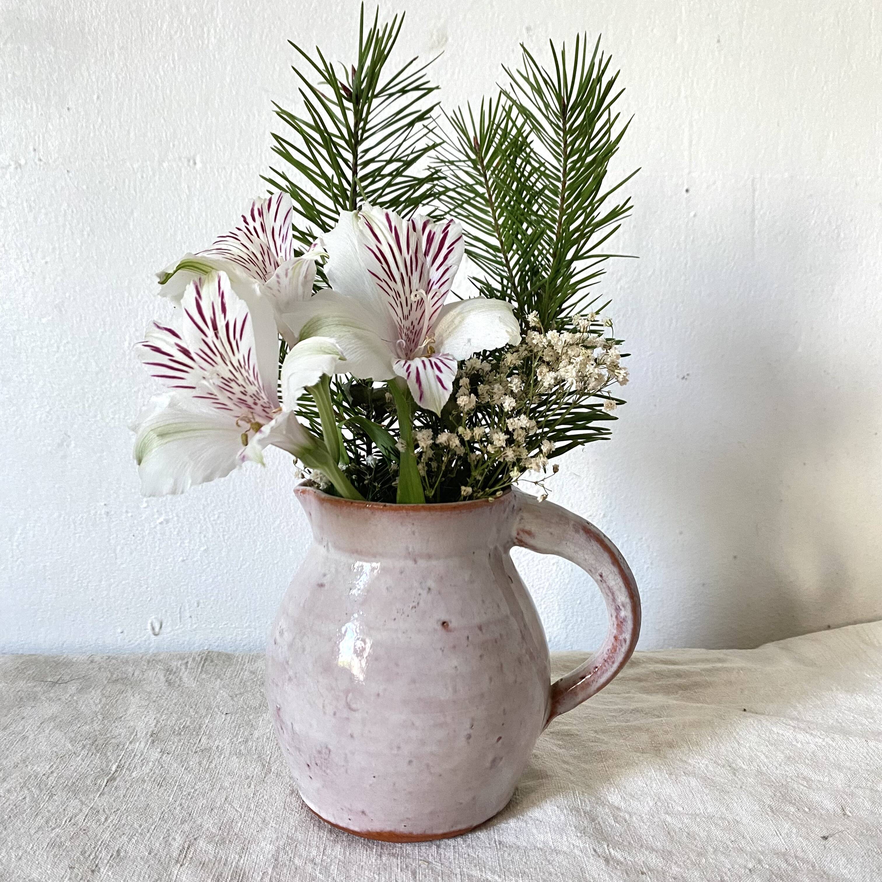 Terracotta pitcher, Nesmy pottery
