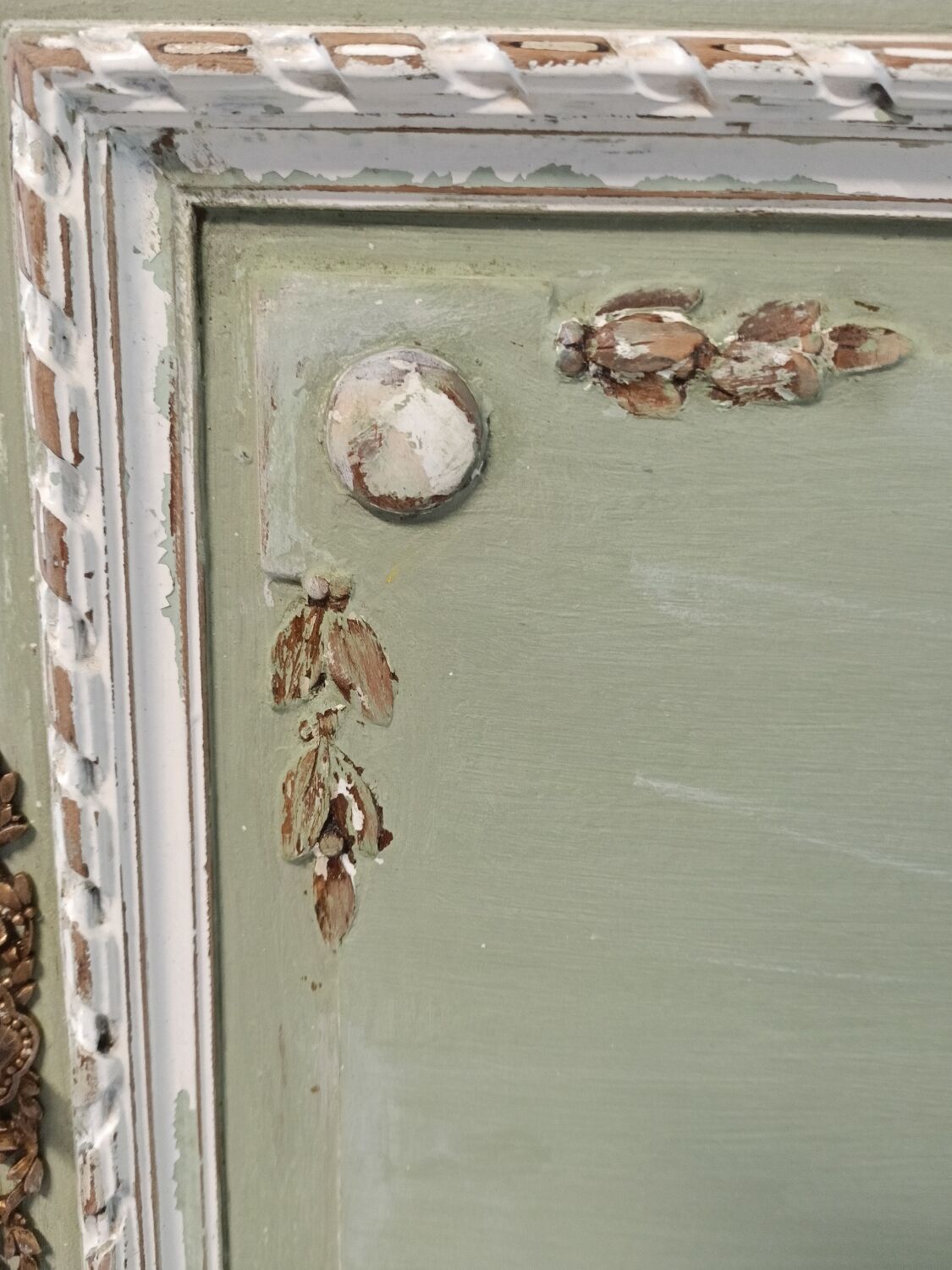 Patinated buffet service