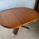 Table ronde dia 116cm extensible type Scandinave en teck et placage de teck an 1960