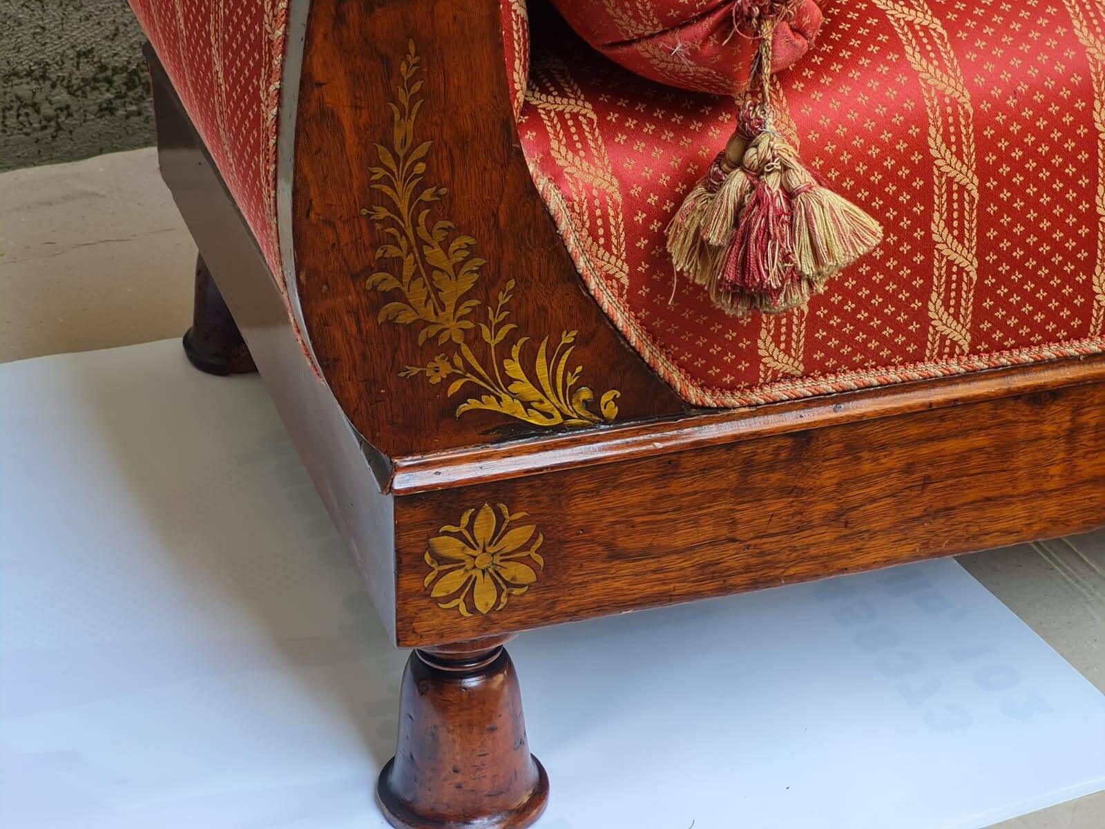 Boat-shaped sofa in 19th-century style