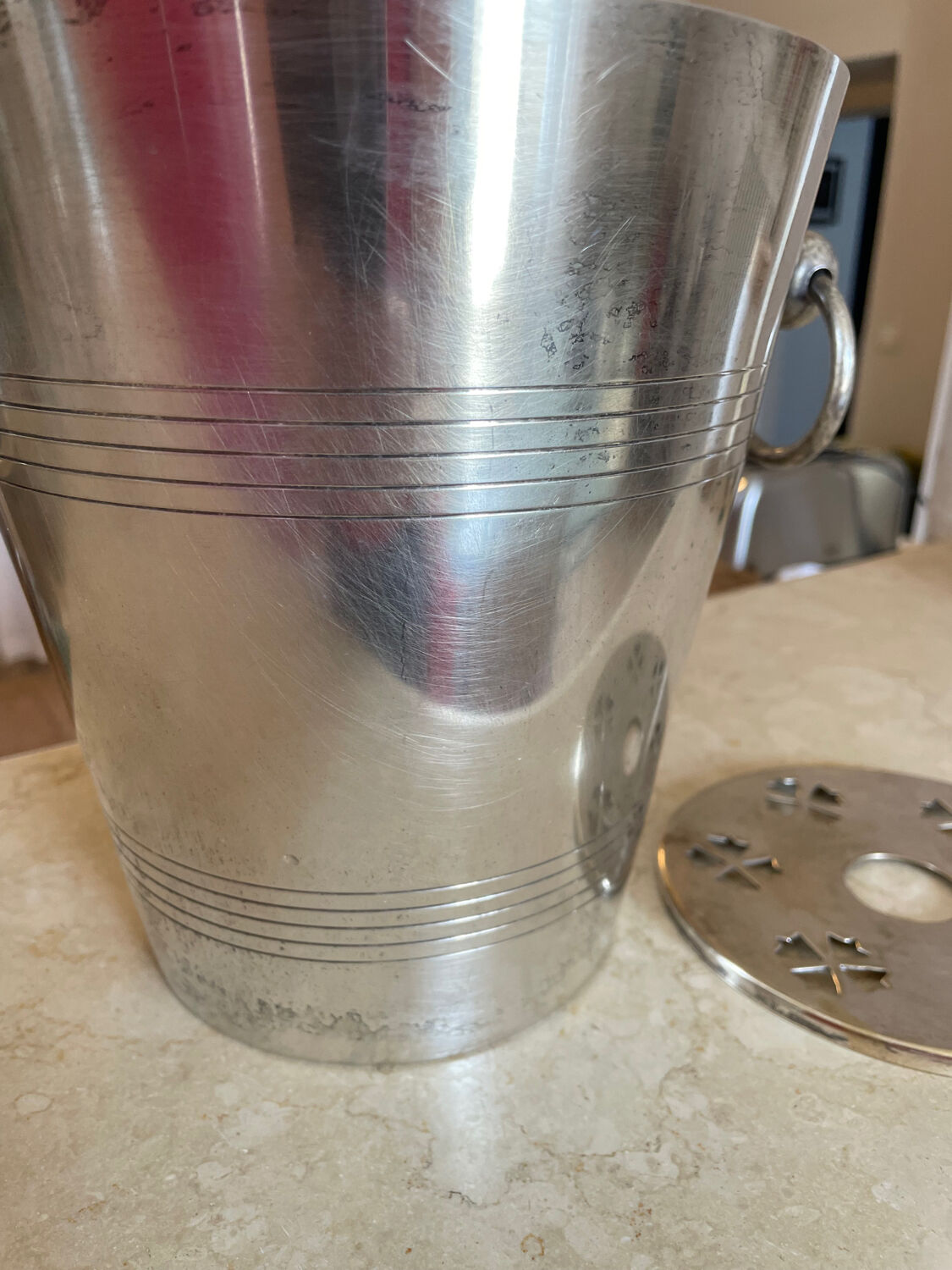 Champagne bucket with its fund