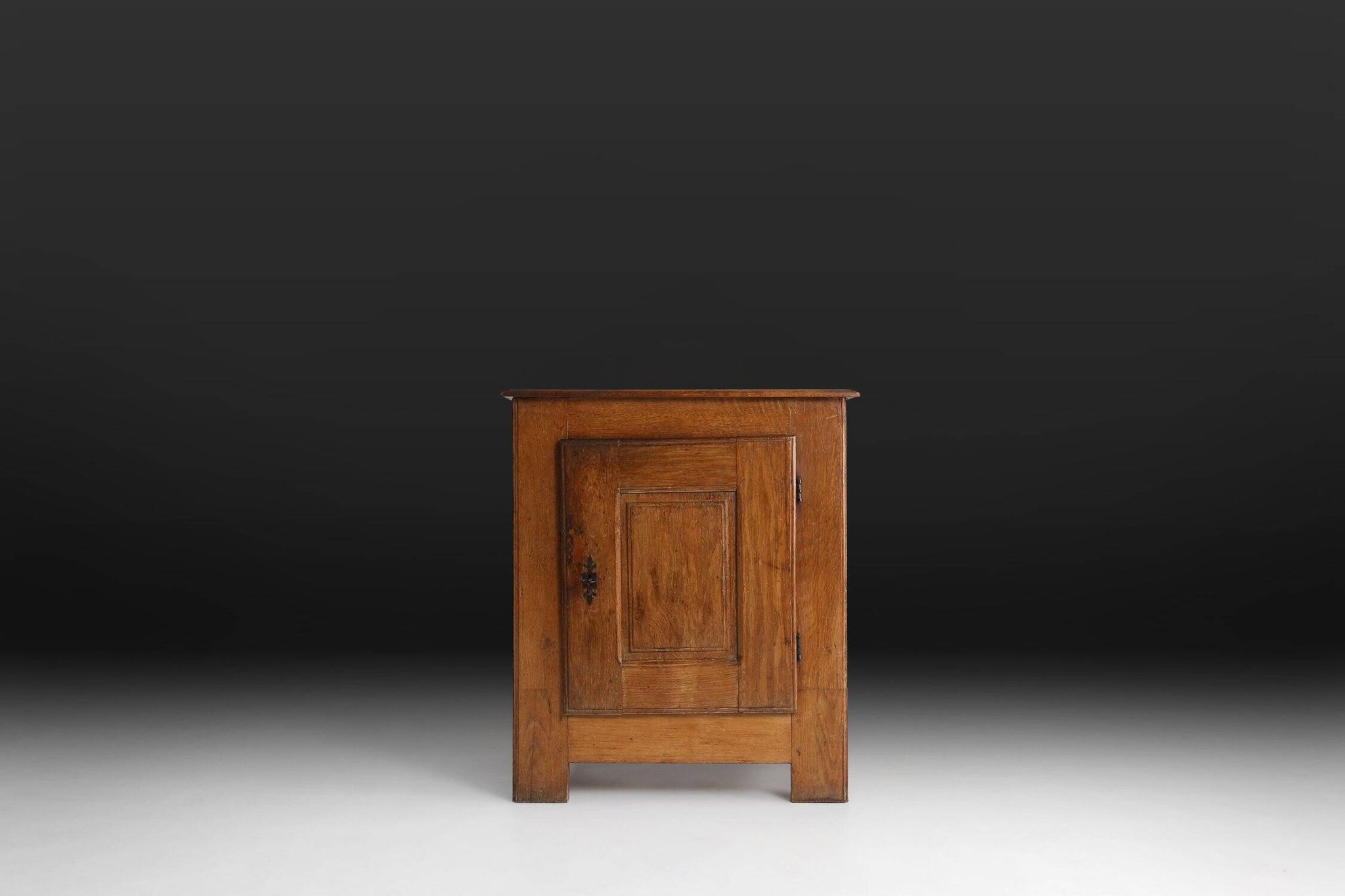 Cabinet en chêne, Belgique XVIIIe siècle