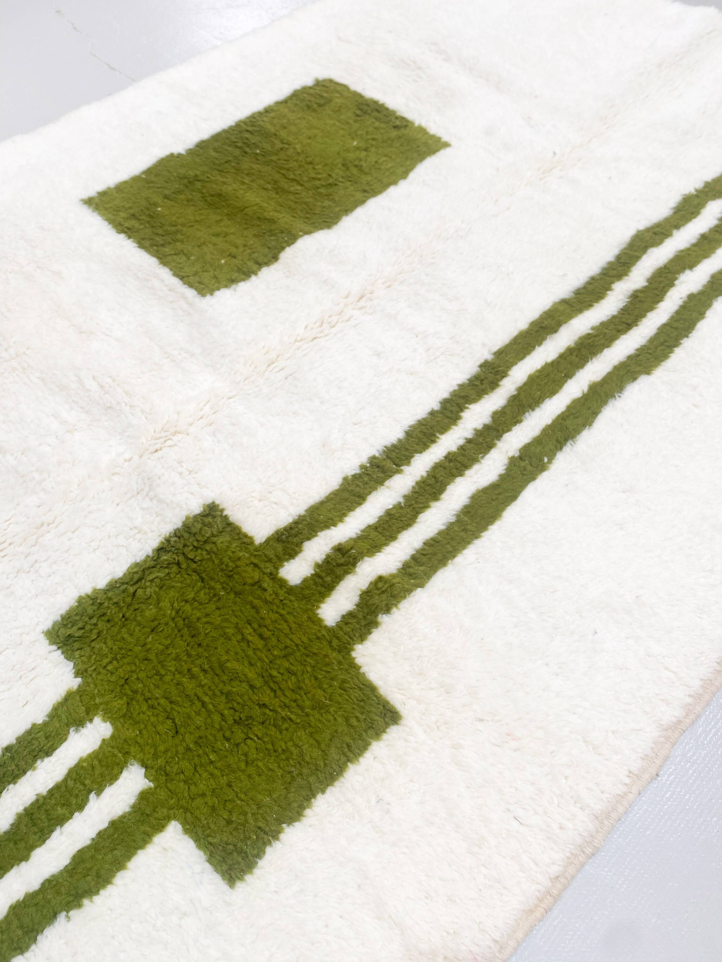 Beni Ouarain Moroccan Berber rug with khaki patterns 2.41x1.68m