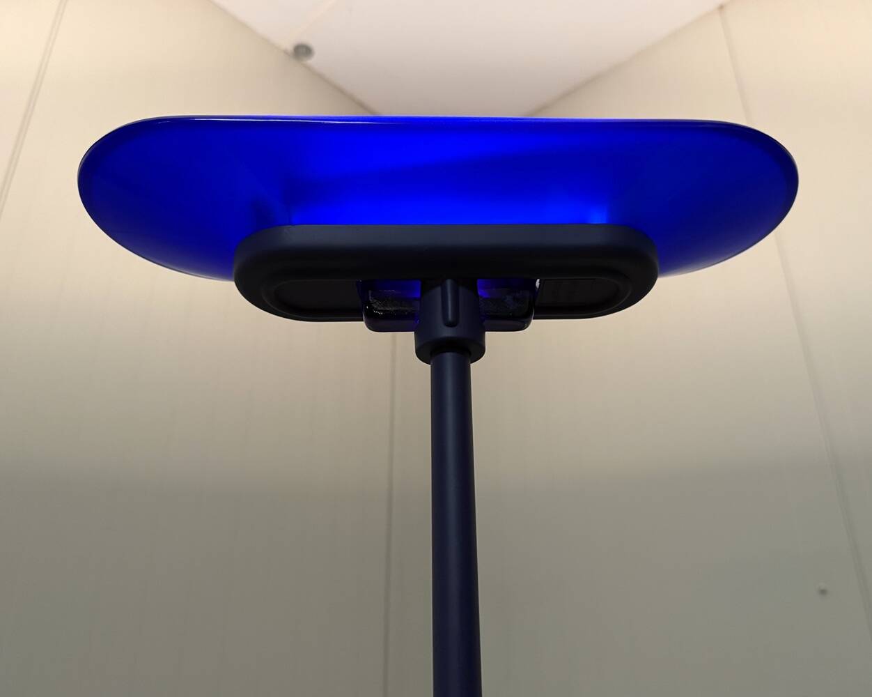Lampadaire Arteluce Jill A380 en bleu, Italie, années 1970.