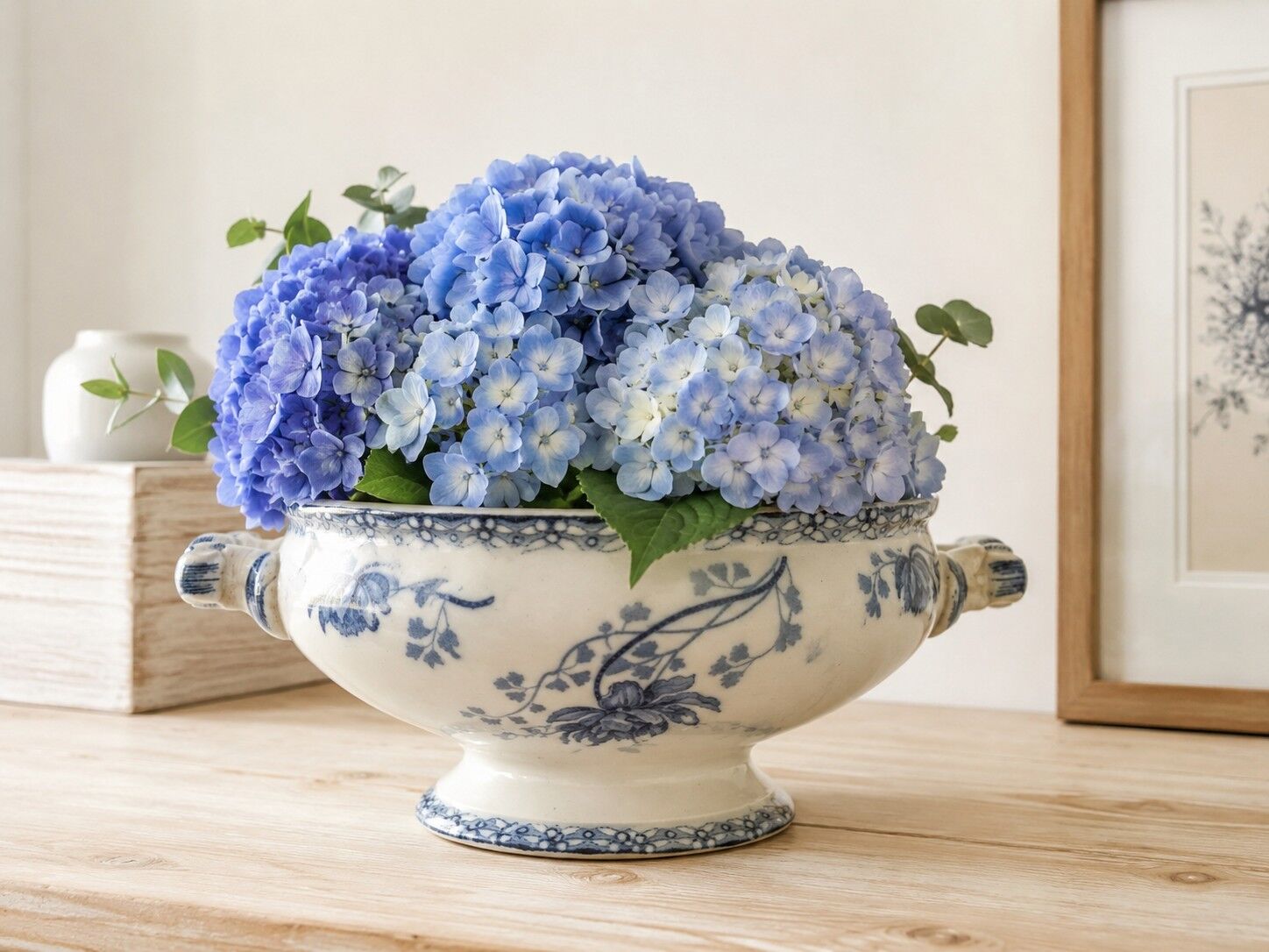 Vegetable dish U&C Sarreguemines with handles, Royat model in blue decoration.