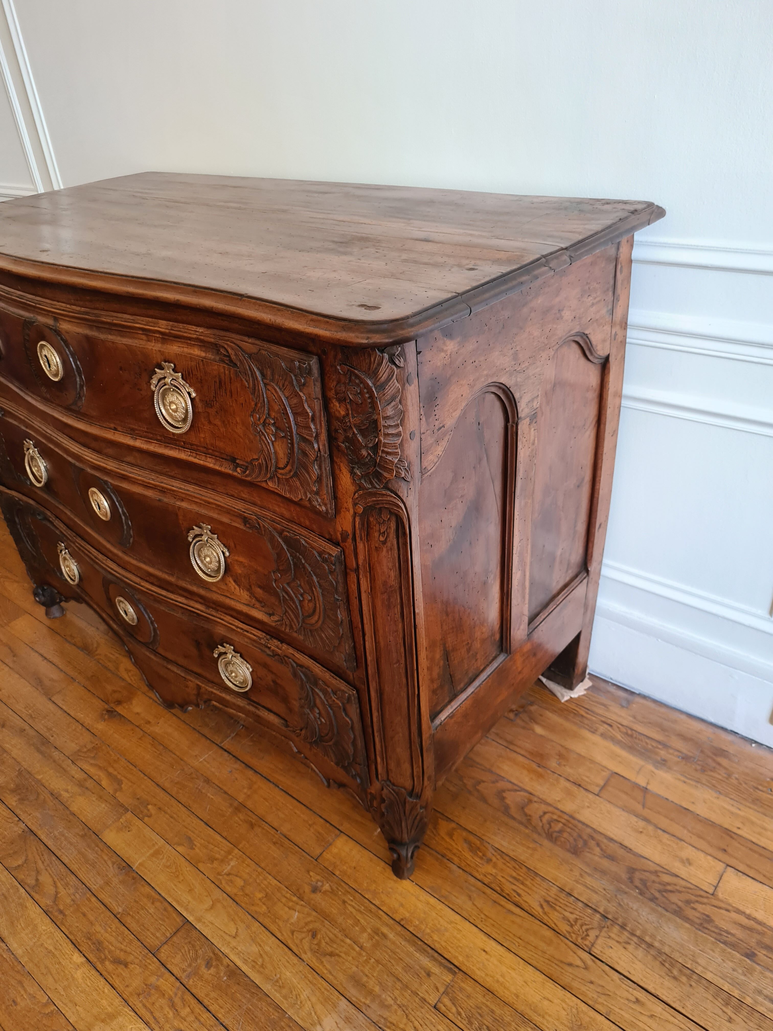Louis XV period walnut chest of drawers, circa 1760