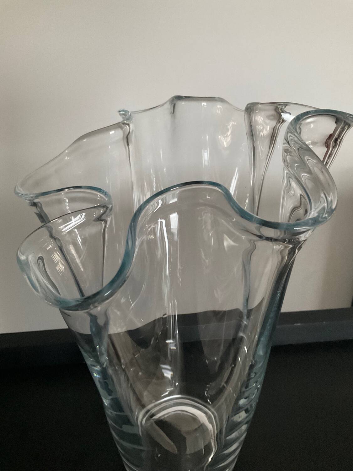Vase mouchoir vintage en verre soufflé