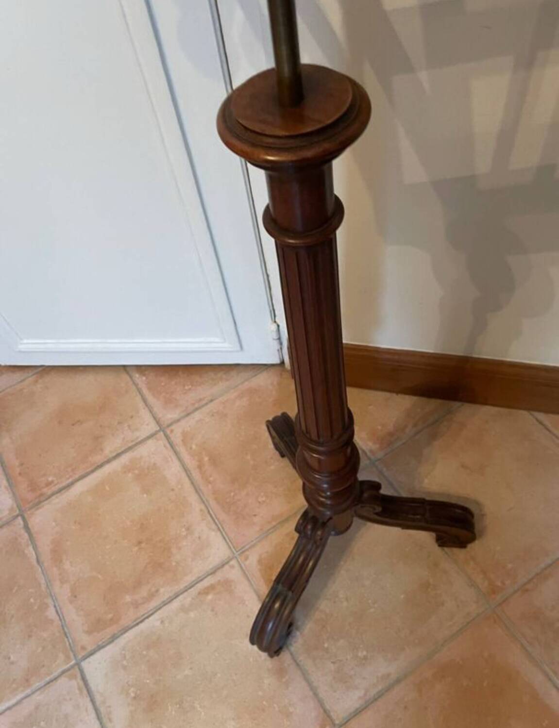Double candlestick desk in brass, Louis XVI style. Late 19th century.